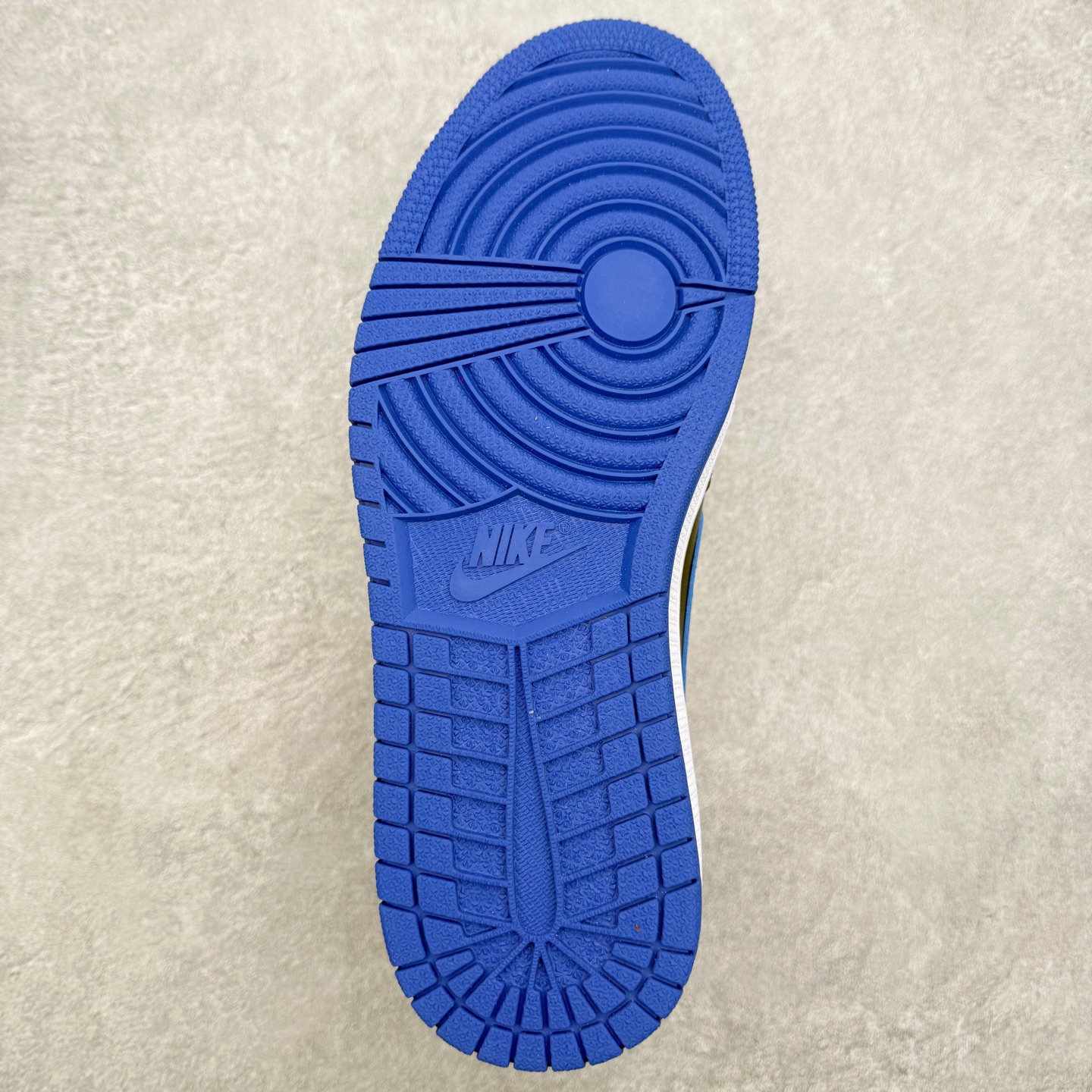 图片[9]-＃小DT Air Jordan AJ1 Low OG 低帮系列 全新流水线出品 超强性价比 DT版本平替选择 市场第二梯队 全部原鞋开发 原楦原纸板开发 全鞋电脑针车 原厂内置全掌气垫 原盒内在原标 唯一Zp原版鞋带绑法 免检产品 全新2022版型 全头层皮料 完美零毛边处理 原厂配置全掌气垫 价格定位良心 几十个配色陆续出货 实拍调校N版已经零色差零失真 百分百还原实物色彩所见即所得 不存在货不对板色差等低级问题 选购参考实物拍摄 不混卖不参货 只用心做好货严格选品 承诺混一赔十 尺码：36 36.5 37.5 38 38.5 39 40 40.5 41 42 42.5 43 44 44.5 45 46-选品中心