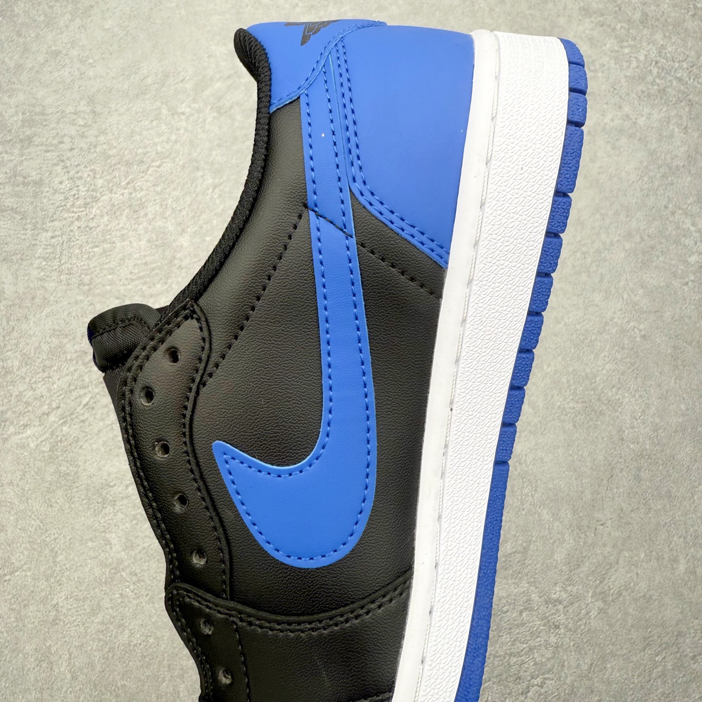 图片[7]-＃小DT Air Jordan AJ1 Low OG 低帮系列 全新流水线出品 超强性价比 DT版本平替选择 市场第二梯队 全部原鞋开发 原楦原纸板开发 全鞋电脑针车 原厂内置全掌气垫 原盒内在原标 唯一Zp原版鞋带绑法 免检产品 全新2022版型 全头层皮料 完美零毛边处理 原厂配置全掌气垫 价格定位良心 几十个配色陆续出货 实拍调校N版已经零色差零失真 百分百还原实物色彩所见即所得 不存在货不对板色差等低级问题 选购参考实物拍摄 不混卖不参货 只用心做好货严格选品 承诺混一赔十 尺码：36 36.5 37.5 38 38.5 39 40 40.5 41 42 42.5 43 44 44.5 45 46-选品中心