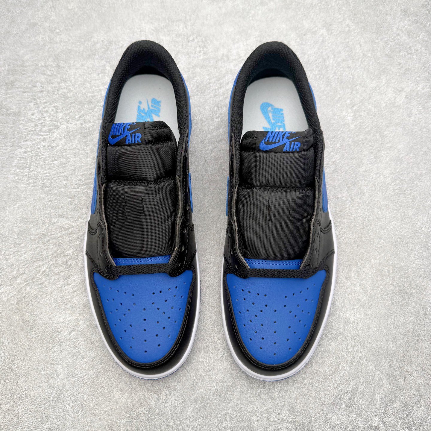 图片[2]-＃小DT Air Jordan AJ1 Low OG 低帮系列 全新流水线出品 超强性价比 DT版本平替选择 市场第二梯队 全部原鞋开发 原楦原纸板开发 全鞋电脑针车 原厂内置全掌气垫 原盒内在原标 唯一Zp原版鞋带绑法 免检产品 全新2022版型 全头层皮料 完美零毛边处理 原厂配置全掌气垫 价格定位良心 几十个配色陆续出货 实拍调校N版已经零色差零失真 百分百还原实物色彩所见即所得 不存在货不对板色差等低级问题 选购参考实物拍摄 不混卖不参货 只用心做好货严格选品 承诺混一赔十 尺码：36 36.5 37.5 38 38.5 39 40 40.5 41 42 42.5 43 44 44.5 45 46-选品中心