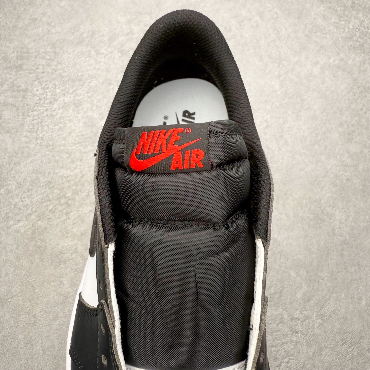 图片[5]-＃小DT Air Jordan AJ1 Low OG 低帮系列 全新流水线出品 超强性价比 DT版本平替选择 市场第二梯队 全部原鞋开发 原楦原纸板开发 全鞋电脑针车 原厂内置全掌气垫 原盒内在原标 唯一Zp原版鞋带绑法 免检产品 全新2022版型 全头层皮料 完美零毛边处理 原厂配置全掌气垫 价格定位良心 几十个配色陆续出货 实拍调校N版已经零色差零失真 百分百还原实物色彩所见即所得 不存在货不对板色差等低级问题 选购参考实物拍摄 不混卖不参货 只用心做好货严格选品 承诺混一赔十 尺码：36 36.5 37.5 38 38.5 39 40 40.5 41 42 42.5 43 44 44.5 45 46-选品中心