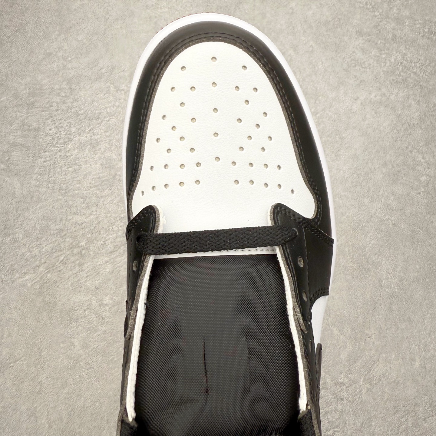 图片[4]-＃小DT Air Jordan AJ1 Low OG 低帮系列 全新流水线出品 超强性价比 DT版本平替选择 市场第二梯队 全部原鞋开发 原楦原纸板开发 全鞋电脑针车 原厂内置全掌气垫 原盒内在原标 唯一Zp原版鞋带绑法 免检产品 全新2022版型 全头层皮料 完美零毛边处理 原厂配置全掌气垫 价格定位良心 几十个配色陆续出货 实拍调校N版已经零色差零失真 百分百还原实物色彩所见即所得 不存在货不对板色差等低级问题 选购参考实物拍摄 不混卖不参货 只用心做好货严格选品 承诺混一赔十 尺码：36 36.5 37.5 38 38.5 39 40 40.5 41 42 42.5 43 44 44.5 45 46-选品中心