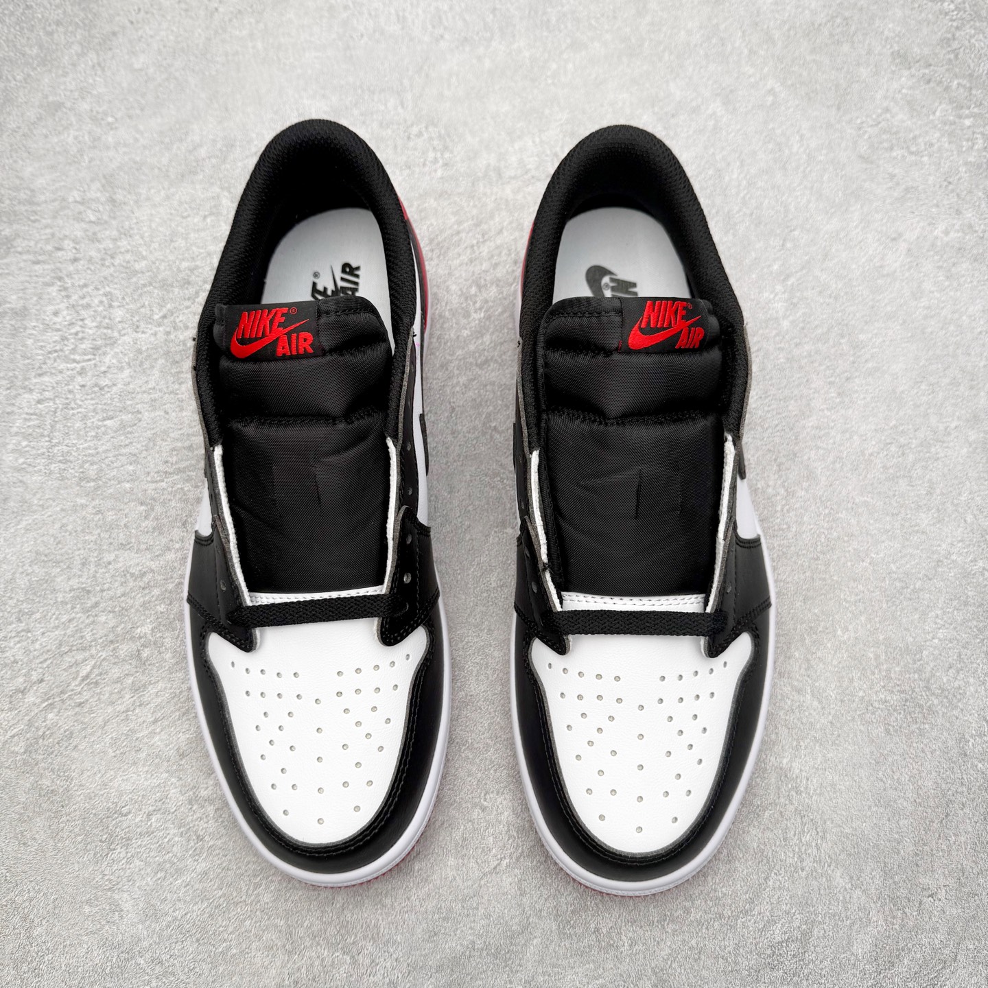 图片[2]-＃小DT Air Jordan AJ1 Low OG 低帮系列 全新流水线出品 超强性价比 DT版本平替选择 市场第二梯队 全部原鞋开发 原楦原纸板开发 全鞋电脑针车 原厂内置全掌气垫 原盒内在原标 唯一Zp原版鞋带绑法 免检产品 全新2022版型 全头层皮料 完美零毛边处理 原厂配置全掌气垫 价格定位良心 几十个配色陆续出货 实拍调校N版已经零色差零失真 百分百还原实物色彩所见即所得 不存在货不对板色差等低级问题 选购参考实物拍摄 不混卖不参货 只用心做好货严格选品 承诺混一赔十 尺码：36 36.5 37.5 38 38.5 39 40 40.5 41 42 42.5 43 44 44.5 45 46-选品中心