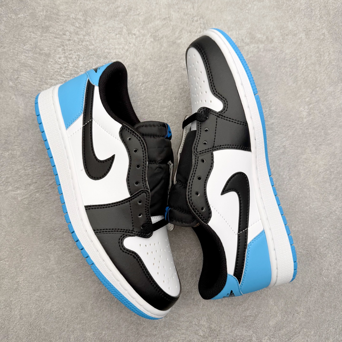 图片[3]-＃小DT Air Jordan AJ1 Low OG 低帮系列 全新流水线出品 超强性价比 DT版本平替选择 市场第二梯队 全部原鞋开发 原楦原纸板开发 全鞋电脑针车 原厂内置全掌气垫 原盒内在原标 唯一Zp原版鞋带绑法 免检产品 全新2022版型 全头层皮料 完美零毛边处理 原厂配置全掌气垫 价格定位良心 几十个配色陆续出货 实拍调校N版已经零色差零失真 百分百还原实物色彩所见即所得 不存在货不对板色差等低级问题 选购参考实物拍摄 不混卖不参货 只用心做好货严格选品 承诺混一赔十 尺码：36 36.5 37.5 38 38.5 39 40 40.5 41 42 42.5 43 44 44.5 45 46-选品中心