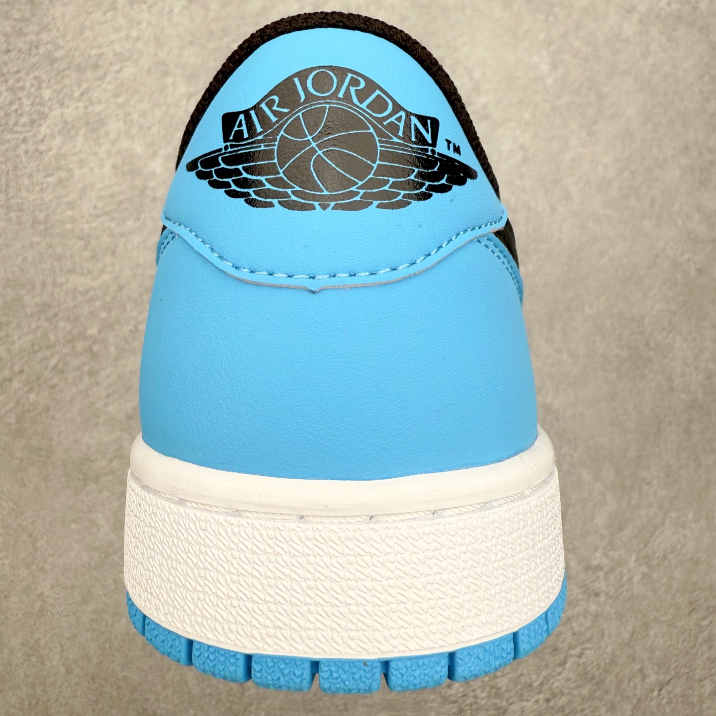 图片[8]-＃小DT Air Jordan AJ1 Low OG 低帮系列 全新流水线出品 超强性价比 DT版本平替选择 市场第二梯队 全部原鞋开发 原楦原纸板开发 全鞋电脑针车 原厂内置全掌气垫 原盒内在原标 唯一Zp原版鞋带绑法 免检产品 全新2022版型 全头层皮料 完美零毛边处理 原厂配置全掌气垫 价格定位良心 几十个配色陆续出货 实拍调校N版已经零色差零失真 百分百还原实物色彩所见即所得 不存在货不对板色差等低级问题 选购参考实物拍摄 不混卖不参货 只用心做好货严格选品 承诺混一赔十 尺码：36 36.5 37.5 38 38.5 39 40 40.5 41 42 42.5 43 44 44.5 45 46-选品中心