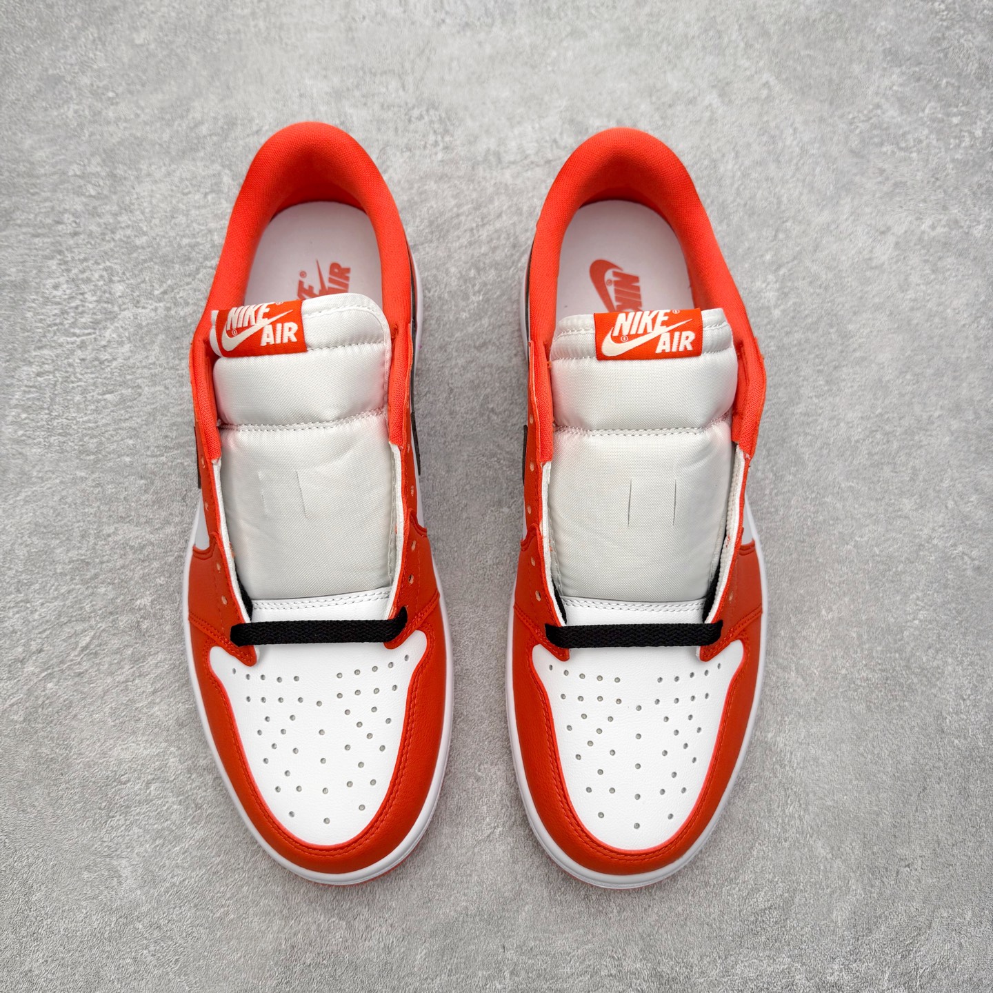 图片[2]-＃小DT Air Jordan AJ1 Low OG 低帮系列 全新流水线出品 超强性价比 DT版本平替选择 市场第二梯队 全部原鞋开发 原楦原纸板开发 全鞋电脑针车 原厂内置全掌气垫 原盒内在原标 唯一Zp原版鞋带绑法 免检产品 全新2022版型 全头层皮料 完美零毛边处理 原厂配置全掌气垫 价格定位良心 几十个配色陆续出货 实拍调校N版已经零色差零失真 百分百还原实物色彩所见即所得 不存在货不对板色差等低级问题 选购参考实物拍摄 不混卖不参货 只用心做好货严格选品 承诺混一赔十 尺码：36 36.5 37.5 38 38.5 39 40 40.5 41 42 42.5 43 44 44.5 45 46-选品中心