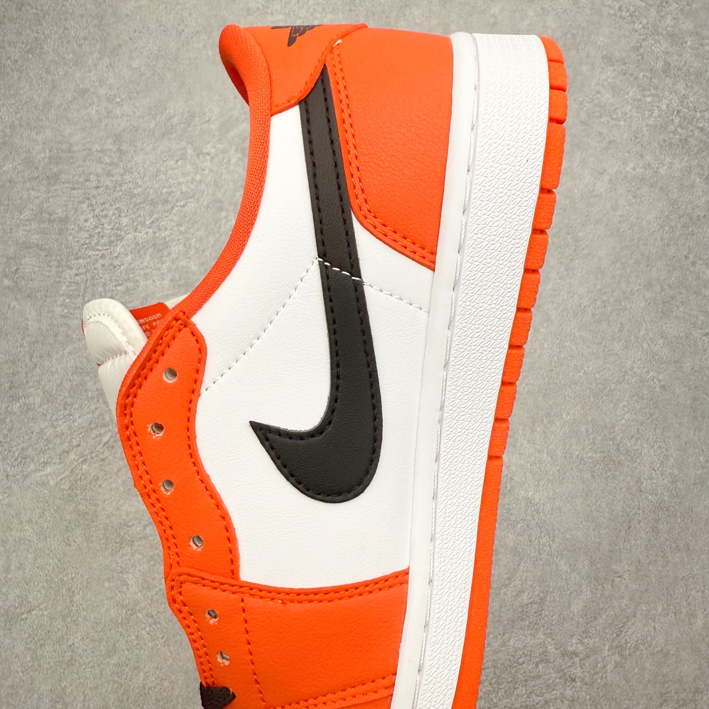 图片[7]-＃小DT Air Jordan AJ1 Low OG 低帮系列 全新流水线出品 超强性价比 DT版本平替选择 市场第二梯队 全部原鞋开发 原楦原纸板开发 全鞋电脑针车 原厂内置全掌气垫 原盒内在原标 唯一Zp原版鞋带绑法 免检产品 全新2022版型 全头层皮料 完美零毛边处理 原厂配置全掌气垫 价格定位良心 几十个配色陆续出货 实拍调校N版已经零色差零失真 百分百还原实物色彩所见即所得 不存在货不对板色差等低级问题 选购参考实物拍摄 不混卖不参货 只用心做好货严格选品 承诺混一赔十 尺码：36 36.5 37.5 38 38.5 39 40 40.5 41 42 42.5 43 44 44.5 45 46-选品中心