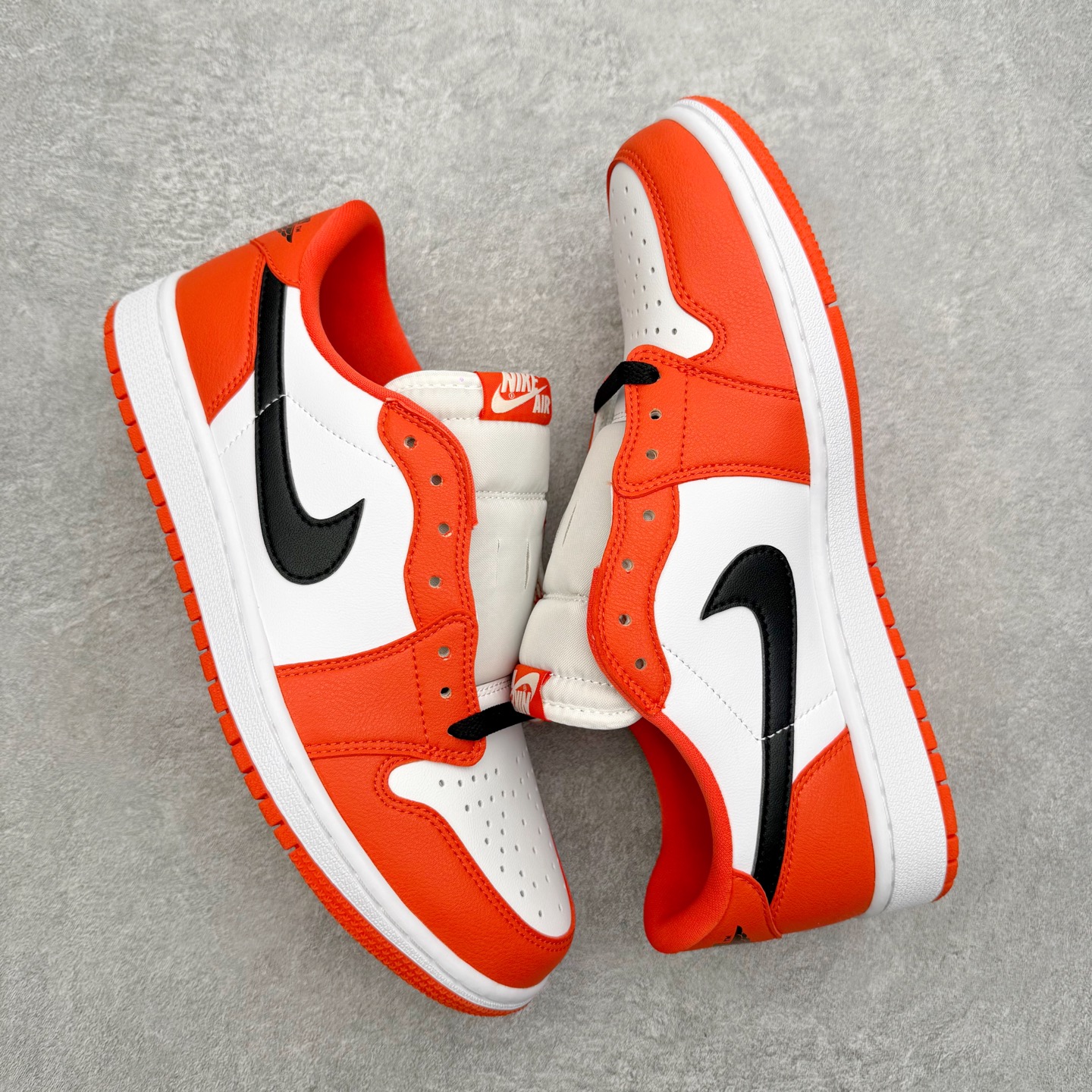 图片[3]-＃小DT Air Jordan AJ1 Low OG 低帮系列 全新流水线出品 超强性价比 DT版本平替选择 市场第二梯队 全部原鞋开发 原楦原纸板开发 全鞋电脑针车 原厂内置全掌气垫 原盒内在原标 唯一Zp原版鞋带绑法 免检产品 全新2022版型 全头层皮料 完美零毛边处理 原厂配置全掌气垫 价格定位良心 几十个配色陆续出货 实拍调校N版已经零色差零失真 百分百还原实物色彩所见即所得 不存在货不对板色差等低级问题 选购参考实物拍摄 不混卖不参货 只用心做好货严格选品 承诺混一赔十 尺码：36 36.5 37.5 38 38.5 39 40 40.5 41 42 42.5 43 44 44.5 45 46-选品中心