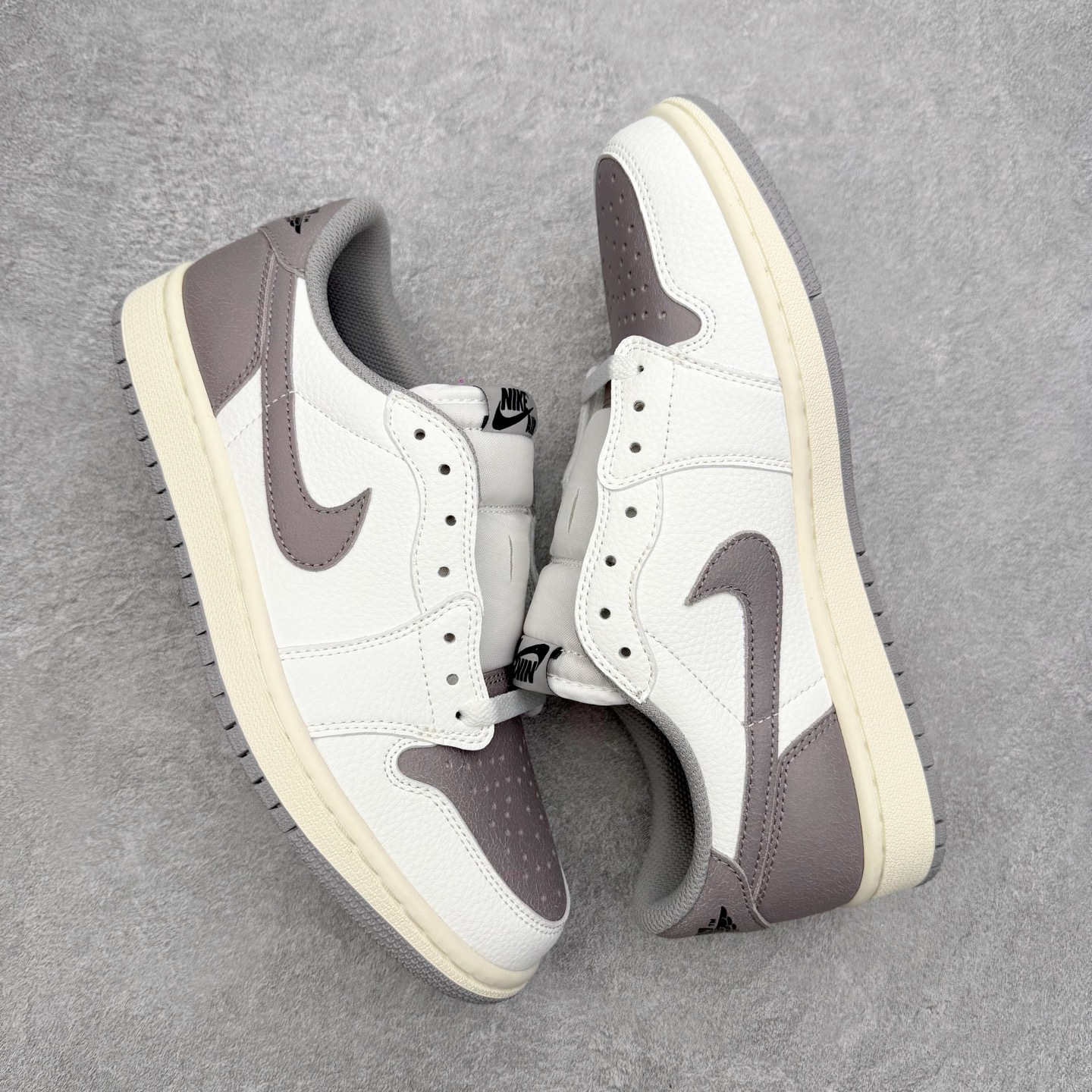 图片[3]-＃小DT Air Jordan AJ1 Low OG 低帮系列 全新流水线出品 超强性价比 DT版本平替选择 市场第二梯队 全部原鞋开发 原楦原纸板开发 全鞋电脑针车 原厂内置全掌气垫 原盒内在原标 唯一Zp原版鞋带绑法 免检产品 全新2022版型 全头层皮料 完美零毛边处理 原厂配置全掌气垫 价格定位良心 几十个配色陆续出货 实拍调校N版已经零色差零失真 百分百还原实物色彩所见即所得 不存在货不对板色差等低级问题 选购参考实物拍摄 不混卖不参货 只用心做好货严格选品 承诺混一赔十 尺码：36 36.5 37.5 38 38.5 39 40 40.5 41 42 42.5 43 44 44.5 45 46-选品中心