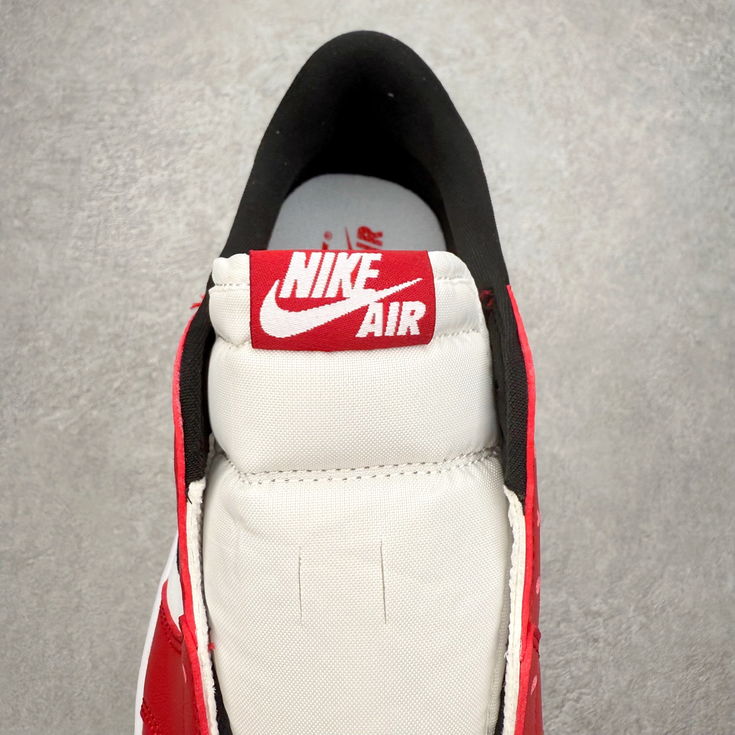 图片[5]-＃小DT Air Jordan AJ1 Low OG 低帮系列 全新流水线出品 超强性价比 DT版本平替选择 市场第二梯队 全部原鞋开发 原楦原纸板开发 全鞋电脑针车 原厂内置全掌气垫 原盒内在原标 唯一Zp原版鞋带绑法 免检产品 全新2022版型 全头层皮料 完美零毛边处理 原厂配置全掌气垫 价格定位良心 几十个配色陆续出货 实拍调校N版已经零色差零失真 百分百还原实物色彩所见即所得 不存在货不对板色差等低级问题 选购参考实物拍摄 不混卖不参货 只用心做好货严格选品 承诺混一赔十 尺码：36 36.5 37.5 38 38.5 39 40 40.5 41 42 42.5 43 44 44.5 45 46-选品中心