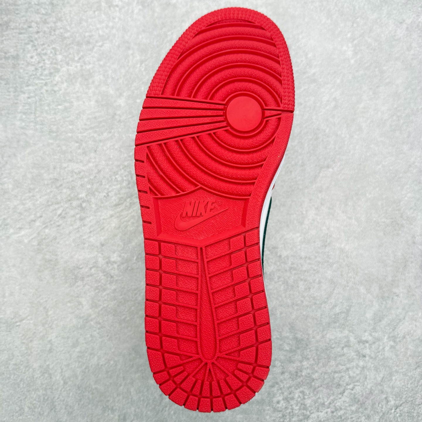 图片[9]-＃小DT Air Jordan AJ1 Low OG 低帮系列 全新流水线出品 超强性价比 DT版本平替选择 市场第二梯队 全部原鞋开发 原楦原纸板开发 全鞋电脑针车 原厂内置全掌气垫 原盒内在原标 唯一Zp原版鞋带绑法 免检产品 全新2022版型 全头层皮料 完美零毛边处理 原厂配置全掌气垫 价格定位良心 几十个配色陆续出货 实拍调校N版已经零色差零失真 百分百还原实物色彩所见即所得 不存在货不对板色差等低级问题 选购参考实物拍摄 不混卖不参货 只用心做好货严格选品 承诺混一赔十 尺码：36 36.5 37.5 38 38.5 39 40 40.5 41 42 42.5 43 44 44.5 45 46-选品中心