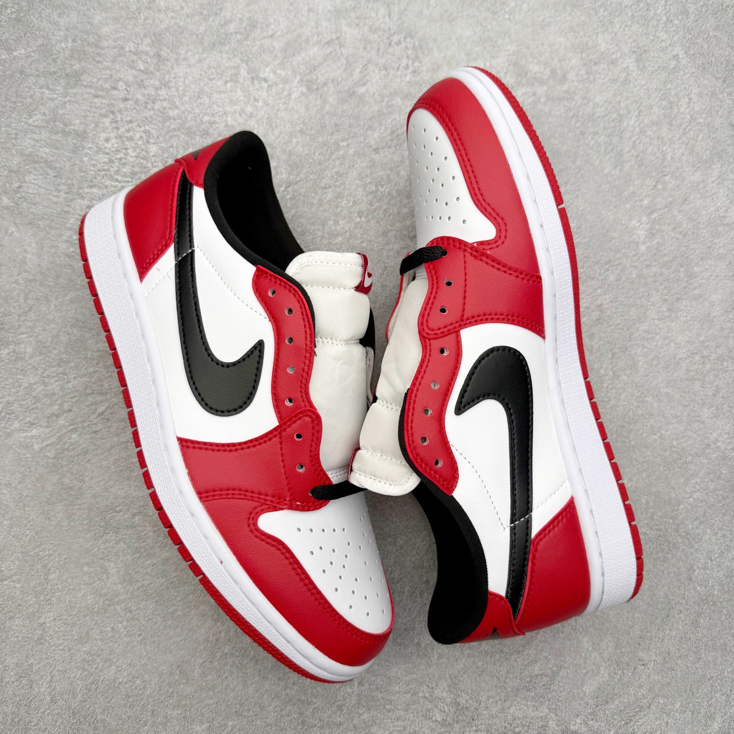 图片[3]-＃小DT Air Jordan AJ1 Low OG 低帮系列 全新流水线出品 超强性价比 DT版本平替选择 市场第二梯队 全部原鞋开发 原楦原纸板开发 全鞋电脑针车 原厂内置全掌气垫 原盒内在原标 唯一Zp原版鞋带绑法 免检产品 全新2022版型 全头层皮料 完美零毛边处理 原厂配置全掌气垫 价格定位良心 几十个配色陆续出货 实拍调校N版已经零色差零失真 百分百还原实物色彩所见即所得 不存在货不对板色差等低级问题 选购参考实物拍摄 不混卖不参货 只用心做好货严格选品 承诺混一赔十 尺码：36 36.5 37.5 38 38.5 39 40 40.5 41 42 42.5 43 44 44.5 45 46-选品中心