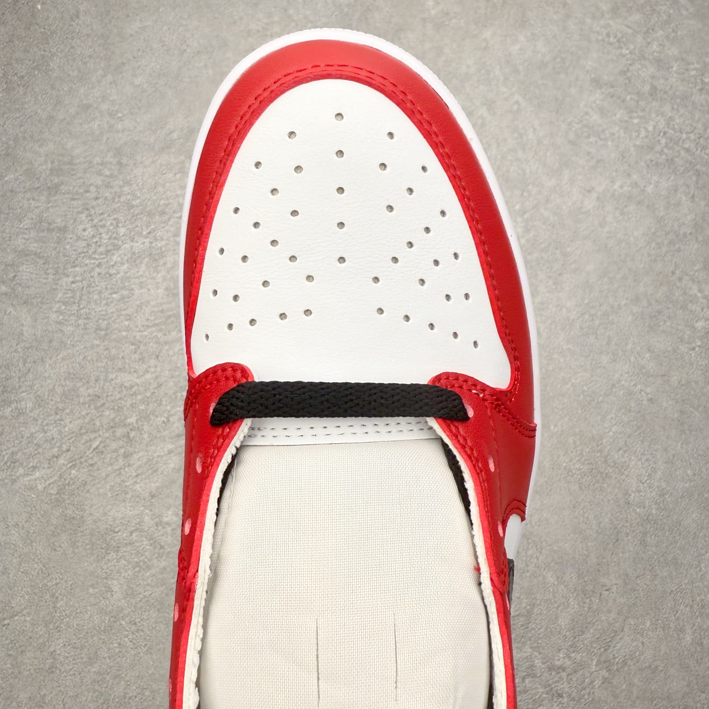 图片[4]-＃小DT Air Jordan AJ1 Low OG 低帮系列 全新流水线出品 超强性价比 DT版本平替选择 市场第二梯队 全部原鞋开发 原楦原纸板开发 全鞋电脑针车 原厂内置全掌气垫 原盒内在原标 唯一Zp原版鞋带绑法 免检产品 全新2022版型 全头层皮料 完美零毛边处理 原厂配置全掌气垫 价格定位良心 几十个配色陆续出货 实拍调校N版已经零色差零失真 百分百还原实物色彩所见即所得 不存在货不对板色差等低级问题 选购参考实物拍摄 不混卖不参货 只用心做好货严格选品 承诺混一赔十 尺码：36 36.5 37.5 38 38.5 39 40 40.5 41 42 42.5 43 44 44.5 45 46-选品中心