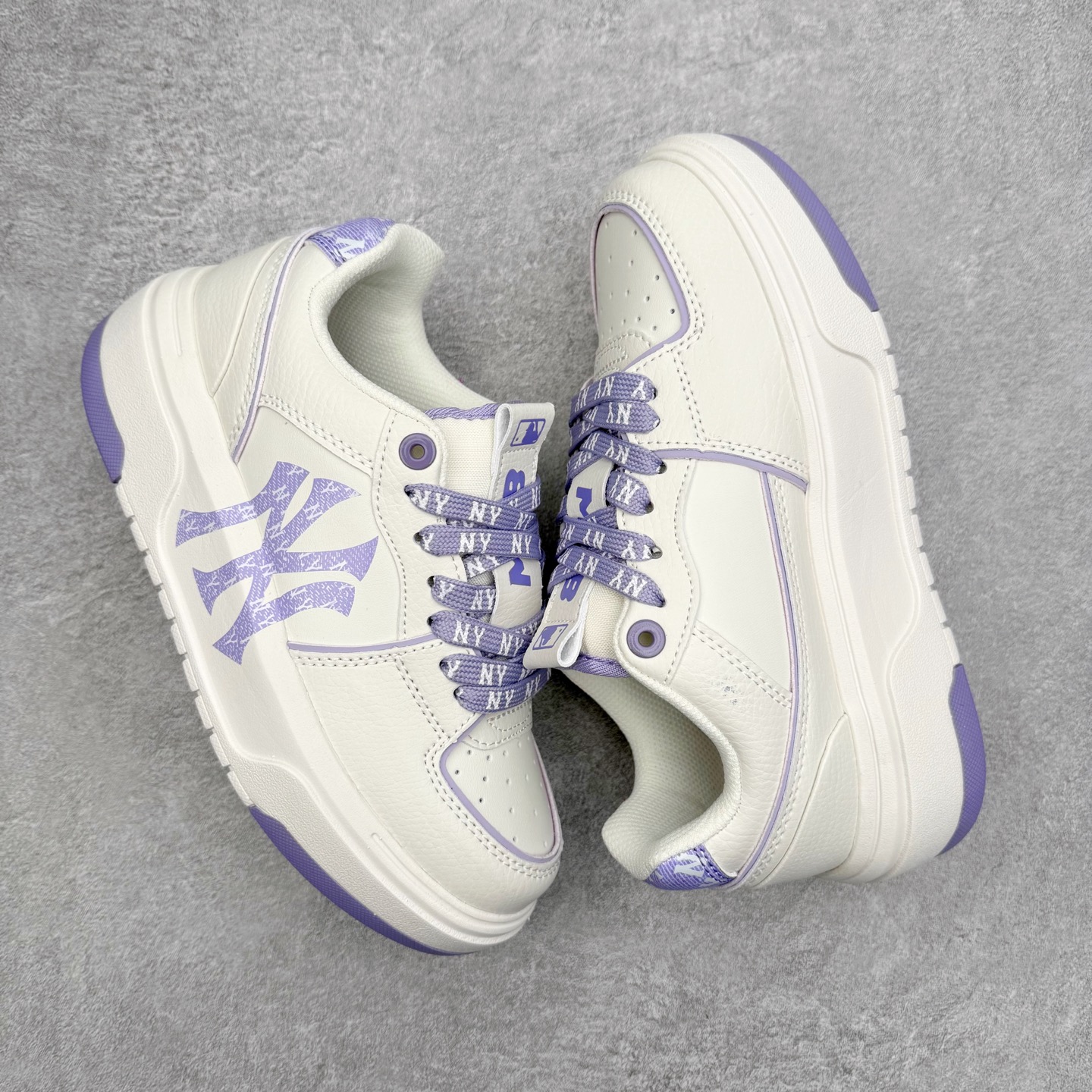 图片[3]-MLB Chunky Liner Basic 复古印花学长鞋系列低帮轻量增高厚底百搭休闲运动慢跑鞋板鞋 Korea韩国联名NY美国榄球纽约洋基队限定 韩国代购专供 全套原楦原纸板原厂数据开发 正确中底拉帮中底网布细节 平台代购专供 左脚内置芯片 韩国代购吊牌标贴 独家一比一RB+MD组合大底 高频后跟小人Logo精准对位立体饱满 正确网布加超迁鞋面 转印中底走线紧密 转印Logo工艺表层防刮不掉色 尺码：35 36 36.5 37.5 38 38.5 39 40 40.5 41 42 42.5 43 44 45-选品中心