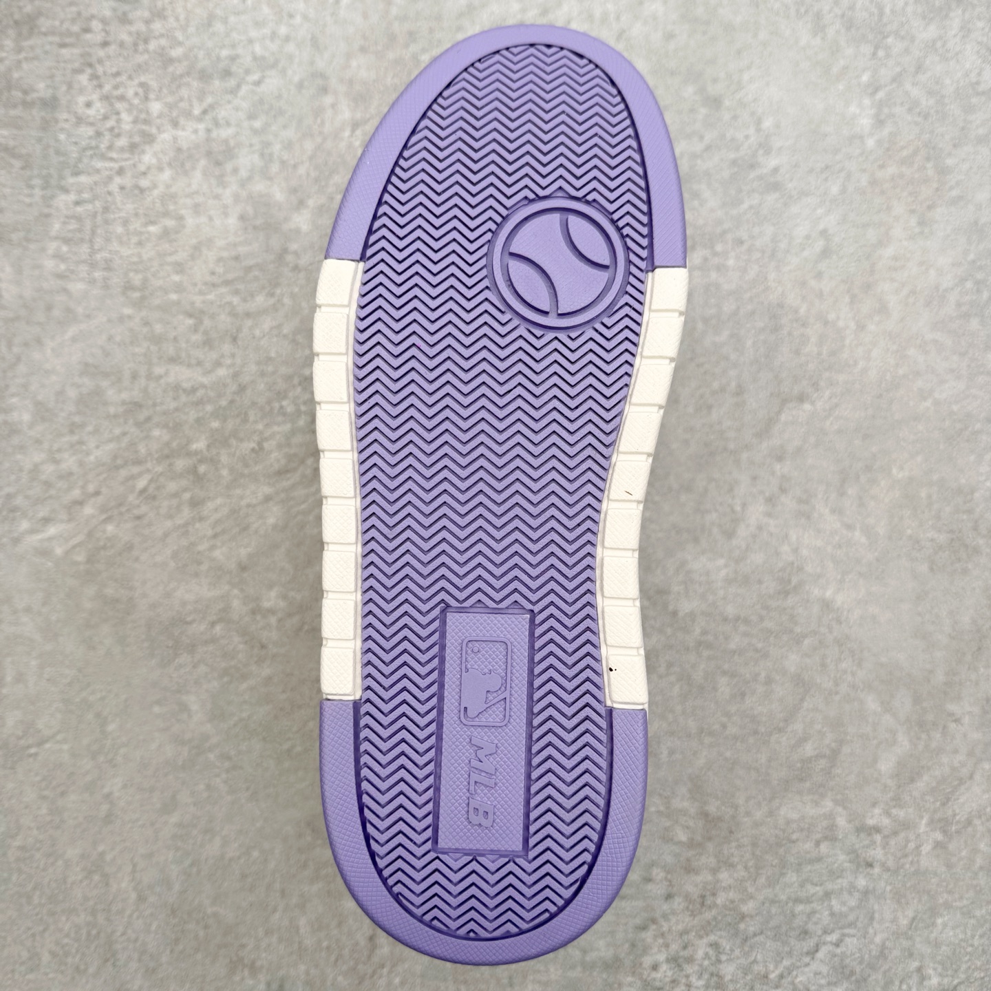 图片[9]-MLB Chunky Liner Basic 复古印花学长鞋系列低帮轻量增高厚底百搭休闲运动慢跑鞋板鞋 Korea韩国联名NY美国榄球纽约洋基队限定 韩国代购专供 全套原楦原纸板原厂数据开发 正确中底拉帮中底网布细节 平台代购专供 左脚内置芯片 韩国代购吊牌标贴 独家一比一RB+MD组合大底 高频后跟小人Logo精准对位立体饱满 正确网布加超迁鞋面 转印中底走线紧密 转印Logo工艺表层防刮不掉色 尺码：35 36 36.5 37.5 38 38.5 39 40 40.5 41 42 42.5 43 44 45-选品中心