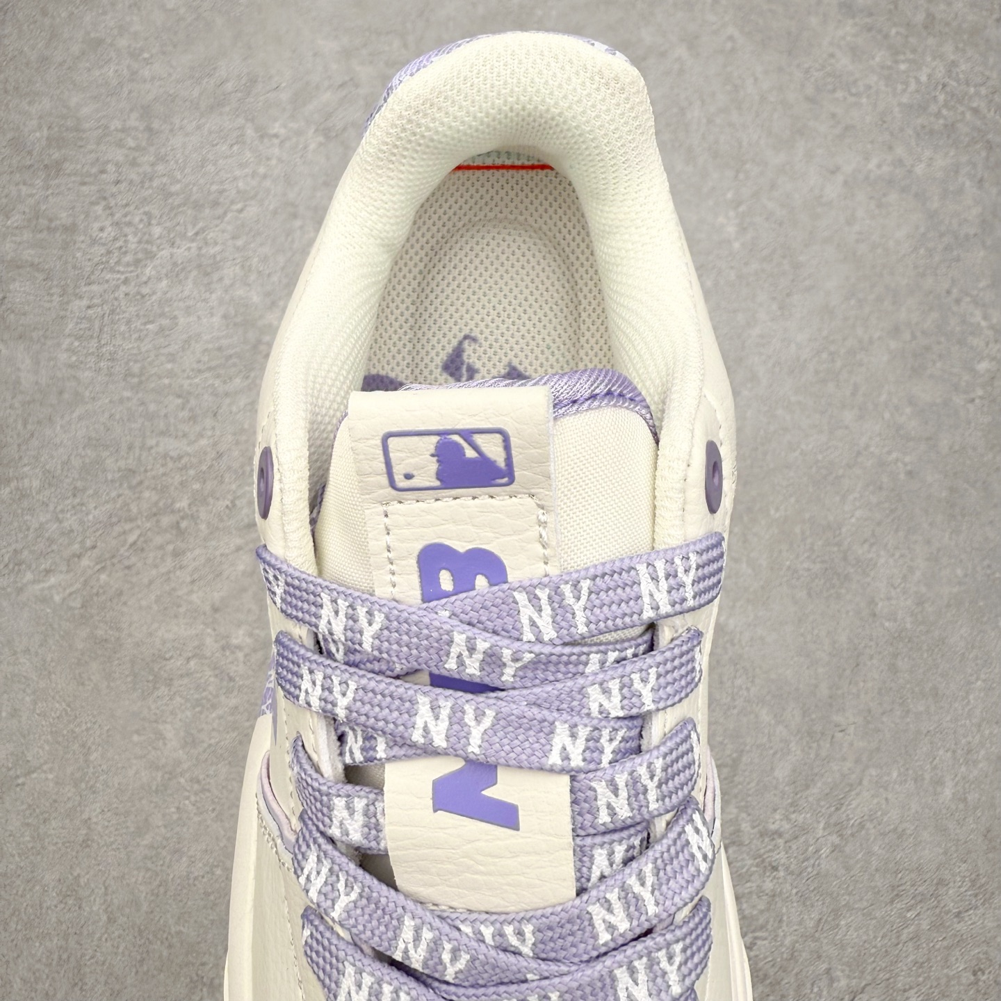 图片[5]-MLB Chunky Liner Basic 复古印花学长鞋系列低帮轻量增高厚底百搭休闲运动慢跑鞋板鞋 Korea韩国联名NY美国榄球纽约洋基队限定 韩国代购专供 全套原楦原纸板原厂数据开发 正确中底拉帮中底网布细节 平台代购专供 左脚内置芯片 韩国代购吊牌标贴 独家一比一RB+MD组合大底 高频后跟小人Logo精准对位立体饱满 正确网布加超迁鞋面 转印中底走线紧密 转印Logo工艺表层防刮不掉色 尺码：35 36 36.5 37.5 38 38.5 39 40 40.5 41 42 42.5 43 44 45-选品中心