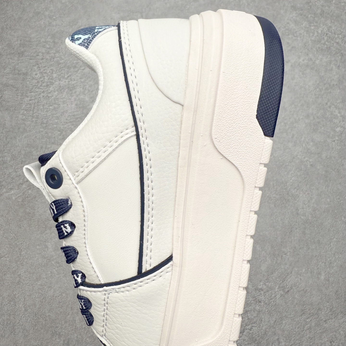 图片[7]-MLB Chunky Liner Basic 复古印花学长鞋系列低帮轻量增高厚底百搭休闲运动慢跑鞋板鞋 Korea韩国联名NY美国榄球纽约洋基队限定 韩国代购专供 全套原楦原纸板原厂数据开发 正确中底拉帮中底网布细节 平台代购专供 左脚内置芯片 韩国代购吊牌标贴 独家一比一RB+MD组合大底 高频后跟小人Logo精准对位立体饱满 正确网布加超迁鞋面 转印中底走线紧密 转印Logo工艺表层防刮不掉色 尺码：35 36 36.5 37.5 38 38.5 39 40 40.5 41 42 42.5 43 44 45-选品中心