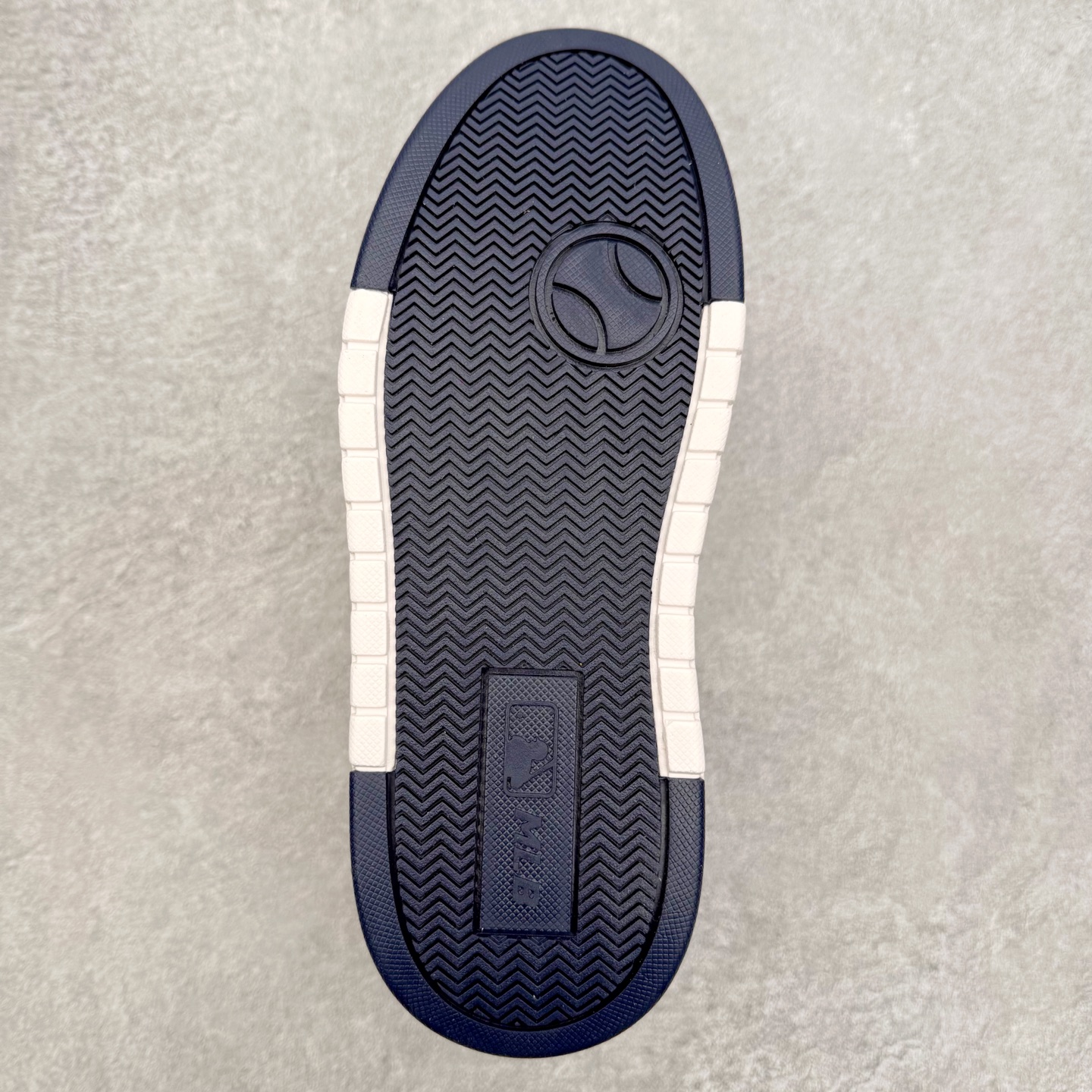 图片[9]-MLB Chunky Liner Basic 复古印花学长鞋系列低帮轻量增高厚底百搭休闲运动慢跑鞋板鞋 Korea韩国联名NY美国榄球纽约洋基队限定 韩国代购专供 全套原楦原纸板原厂数据开发 正确中底拉帮中底网布细节 平台代购专供 左脚内置芯片 韩国代购吊牌标贴 独家一比一RB+MD组合大底 高频后跟小人Logo精准对位立体饱满 正确网布加超迁鞋面 转印中底走线紧密 转印Logo工艺表层防刮不掉色 尺码：35 36 36.5 37.5 38 38.5 39 40 40.5 41 42 42.5 43 44 45-选品中心