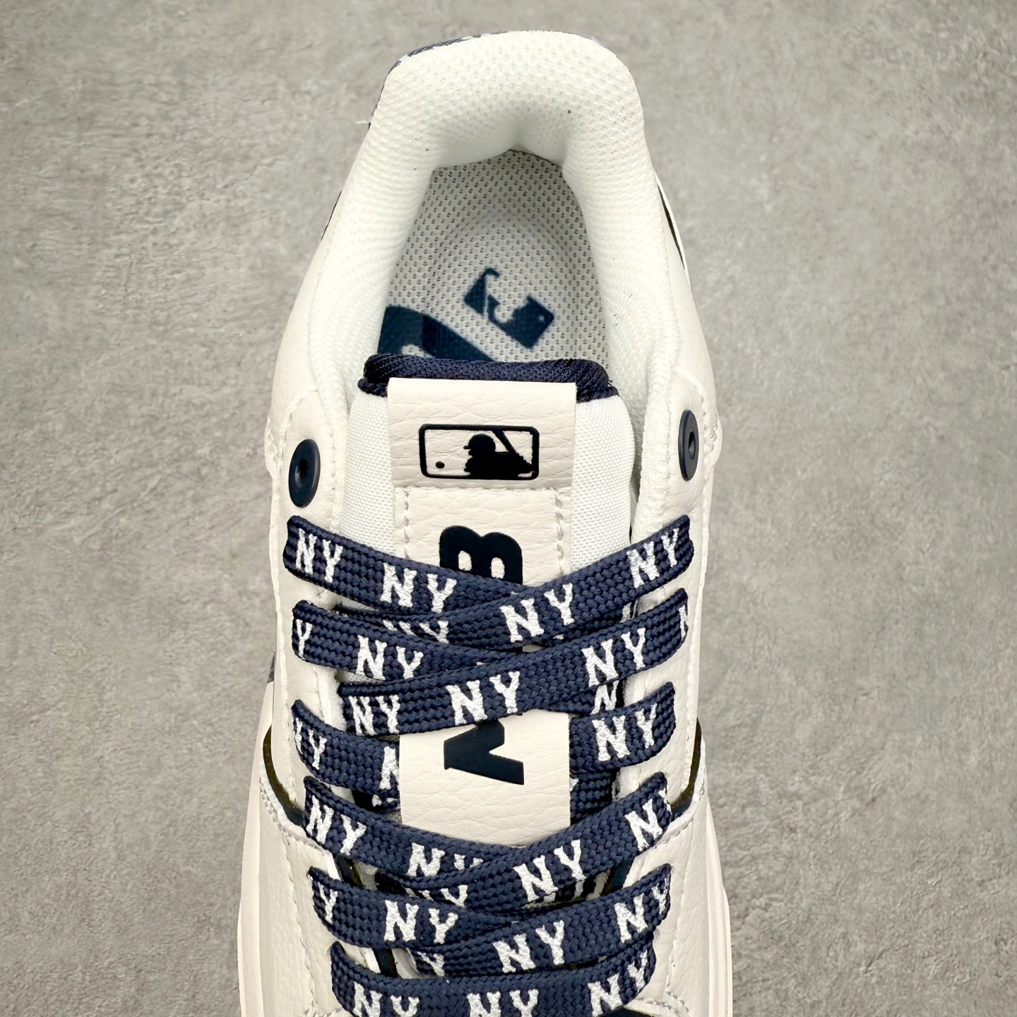 图片[5]-MLB Chunky Liner Basic 复古印花学长鞋系列低帮轻量增高厚底百搭休闲运动慢跑鞋板鞋 Korea韩国联名NY美国榄球纽约洋基队限定 韩国代购专供 全套原楦原纸板原厂数据开发 正确中底拉帮中底网布细节 平台代购专供 左脚内置芯片 韩国代购吊牌标贴 独家一比一RB+MD组合大底 高频后跟小人Logo精准对位立体饱满 正确网布加超迁鞋面 转印中底走线紧密 转印Logo工艺表层防刮不掉色 尺码：35 36 36.5 37.5 38 38.5 39 40 40.5 41 42 42.5 43 44 45-选品中心
