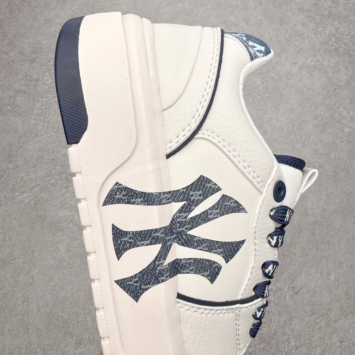 图片[6]-MLB Chunky Liner Basic 复古印花学长鞋系列低帮轻量增高厚底百搭休闲运动慢跑鞋板鞋 Korea韩国联名NY美国榄球纽约洋基队限定 韩国代购专供 全套原楦原纸板原厂数据开发 正确中底拉帮中底网布细节 平台代购专供 左脚内置芯片 韩国代购吊牌标贴 独家一比一RB+MD组合大底 高频后跟小人Logo精准对位立体饱满 正确网布加超迁鞋面 转印中底走线紧密 转印Logo工艺表层防刮不掉色 尺码：35 36 36.5 37.5 38 38.5 39 40 40.5 41 42 42.5 43 44 45-选品中心