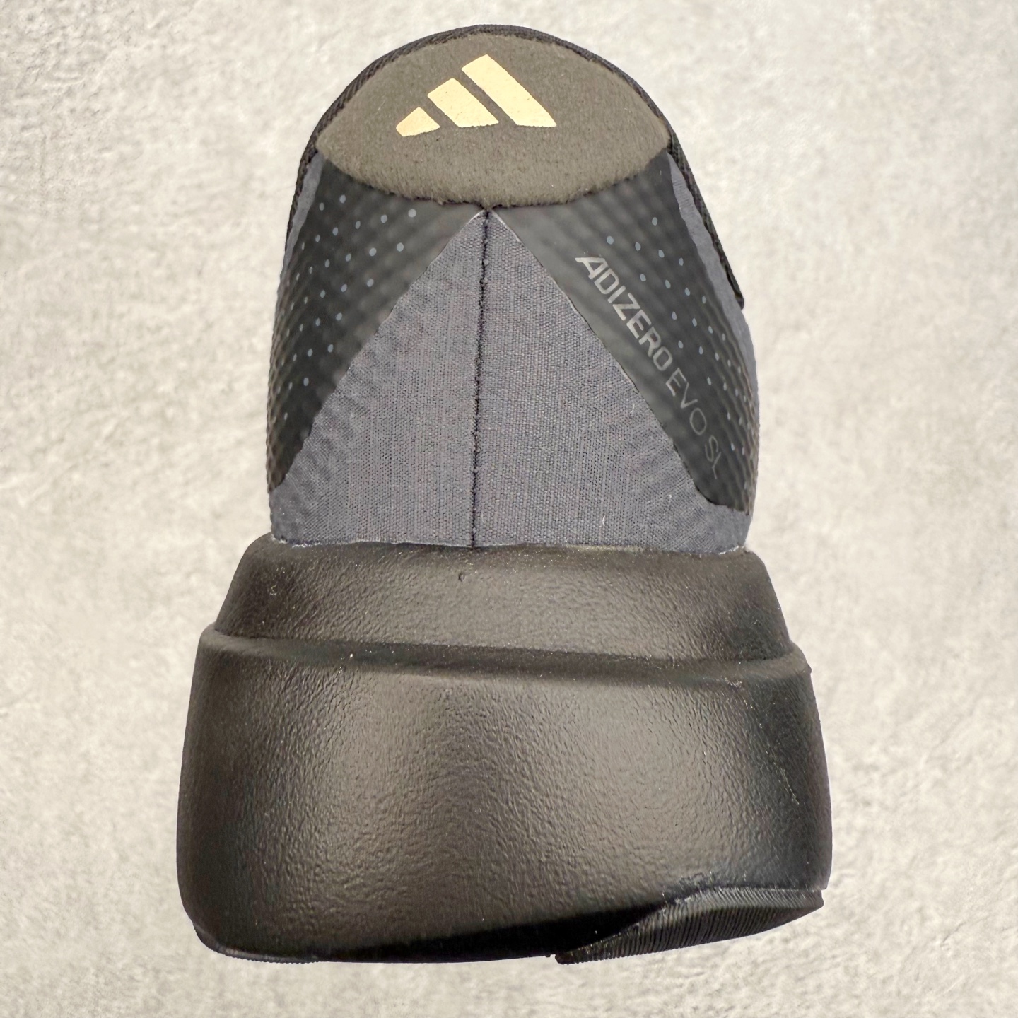 图片[8]-AD Adizero EVO SL 2 马拉松竞速专业跑鞋 CELERMESH针织网面非常轻薄 纤维间的缝隙很大 可以保证跑步时的透气、排汗效果 鞋舌直接与两侧的内衬和鞋底连接在一起 在跑步过程中不会被鞋舌的左右移动所困扰 在标准鞋带孔的基础上再拓宽一组鞋带孔 适合不同脚型的需求 突破性 EnergyRods 技术，有助于跑者实现更好的成绩 中底独特的LIGHTSTRIKE PRO泡棉材质 微弹感觉在跑步过程中给予了良好的支撑体验 对于顶级精英和高水平进阶跑者来说 ADIOS PRO是一双值得信赖的竞速比赛用鞋 尺码：36 36.5 37.5 38 38.5 39 40 40.5 41 42 42.5 43 44 44.5 45-选品中心