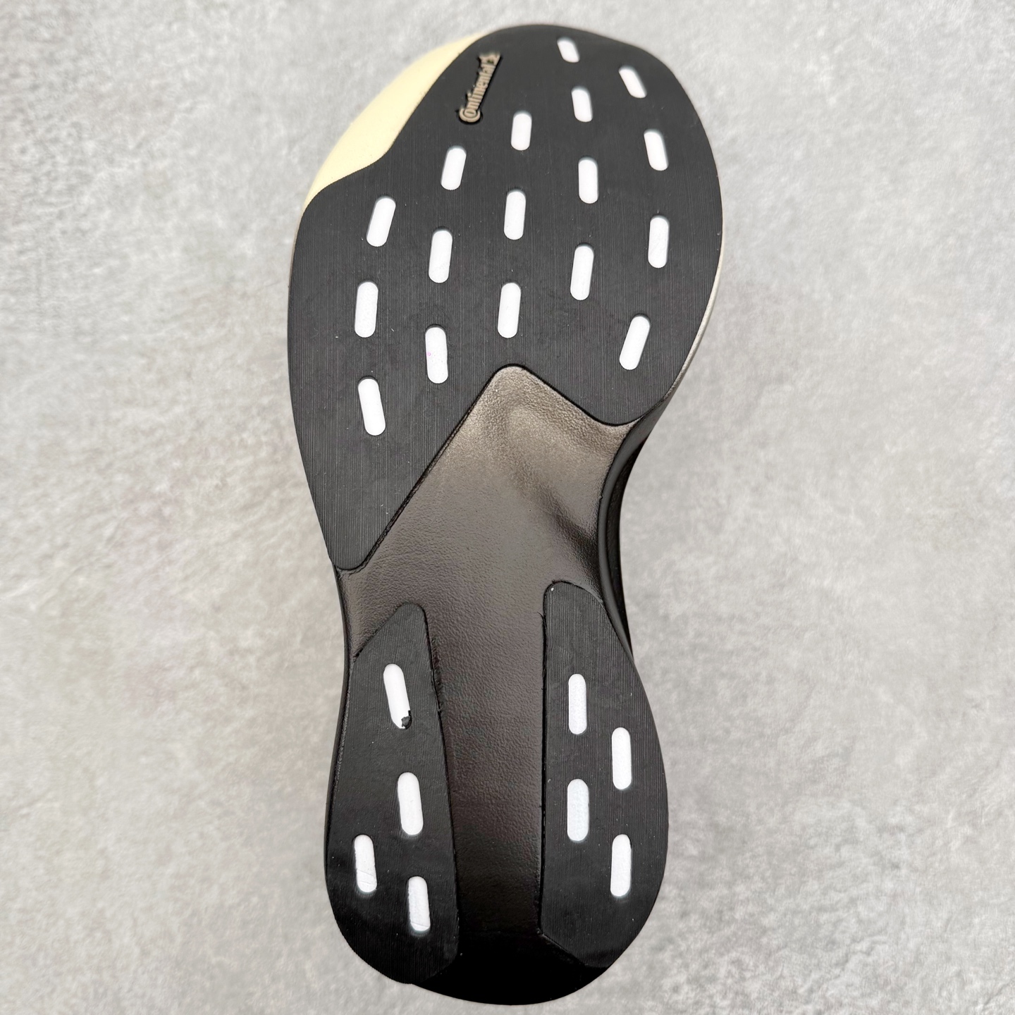 图片[9]-AD Adizero EVO SL 2 马拉松竞速专业跑鞋 CELERMESH针织网面非常轻薄 纤维间的缝隙很大 可以保证跑步时的透气、排汗效果 鞋舌直接与两侧的内衬和鞋底连接在一起 在跑步过程中不会被鞋舌的左右移动所困扰 在标准鞋带孔的基础上再拓宽一组鞋带孔 适合不同脚型的需求 突破性 EnergyRods 技术，有助于跑者实现更好的成绩 中底独特的LIGHTSTRIKE PRO泡棉材质 微弹感觉在跑步过程中给予了良好的支撑体验 对于顶级精英和高水平进阶跑者来说 ADIOS PRO是一双值得信赖的竞速比赛用鞋 尺码：36 36.5 37.5 38 38.5 39 40 40.5 41 42 42.5 43 44 44.5 45-选品中心