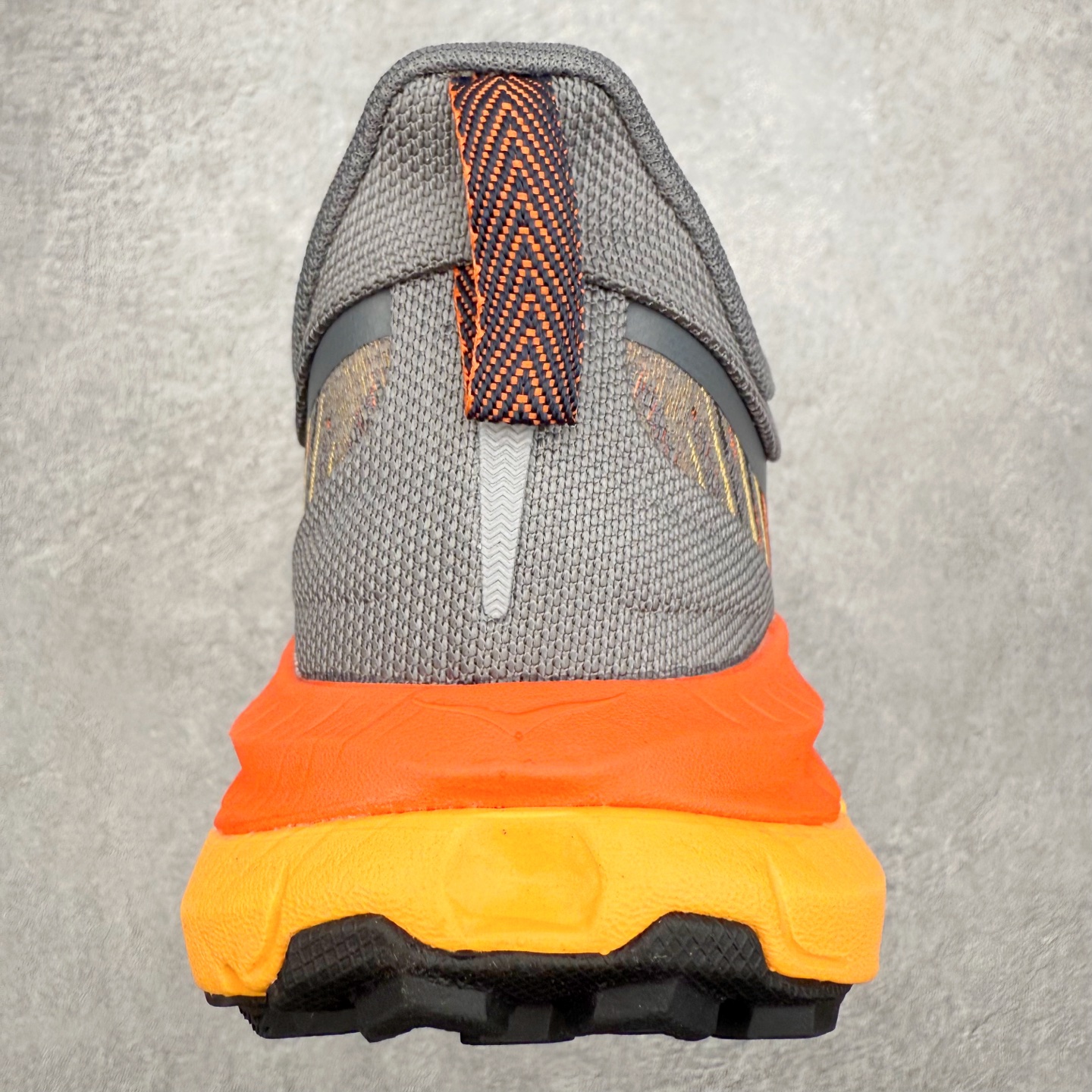 图片[8]-HOKA ONE ONE Mafate Speed 4 飞速玛法特4代系列低帮轻量户外越野休闲运动慢跑鞋 HOKA ONE ONE是来自美国的跑步鞋知名品牌，创立于2009年，始终致力于为所有跑者提供更新、更好的跑步装备。相比常规跑鞋，HOKA ONE ONE特别研发使用性能独特的几何形跑鞋中底，此种鞋底更厚、更高、回弹性也更好，除了卓越的缓冲性能，它还能为各种阶段的跑者带来更具动感、更加稳定的跑步体验。HOKAONE ONE从设计之初就清楚意识到，要保证跑者步幅的均匀一致，双脚自然而然的运动至关重要。尺码：36 36.5 37.5 38 39 40 40.5 41 42 42.5 43 44 45 46-选品中心