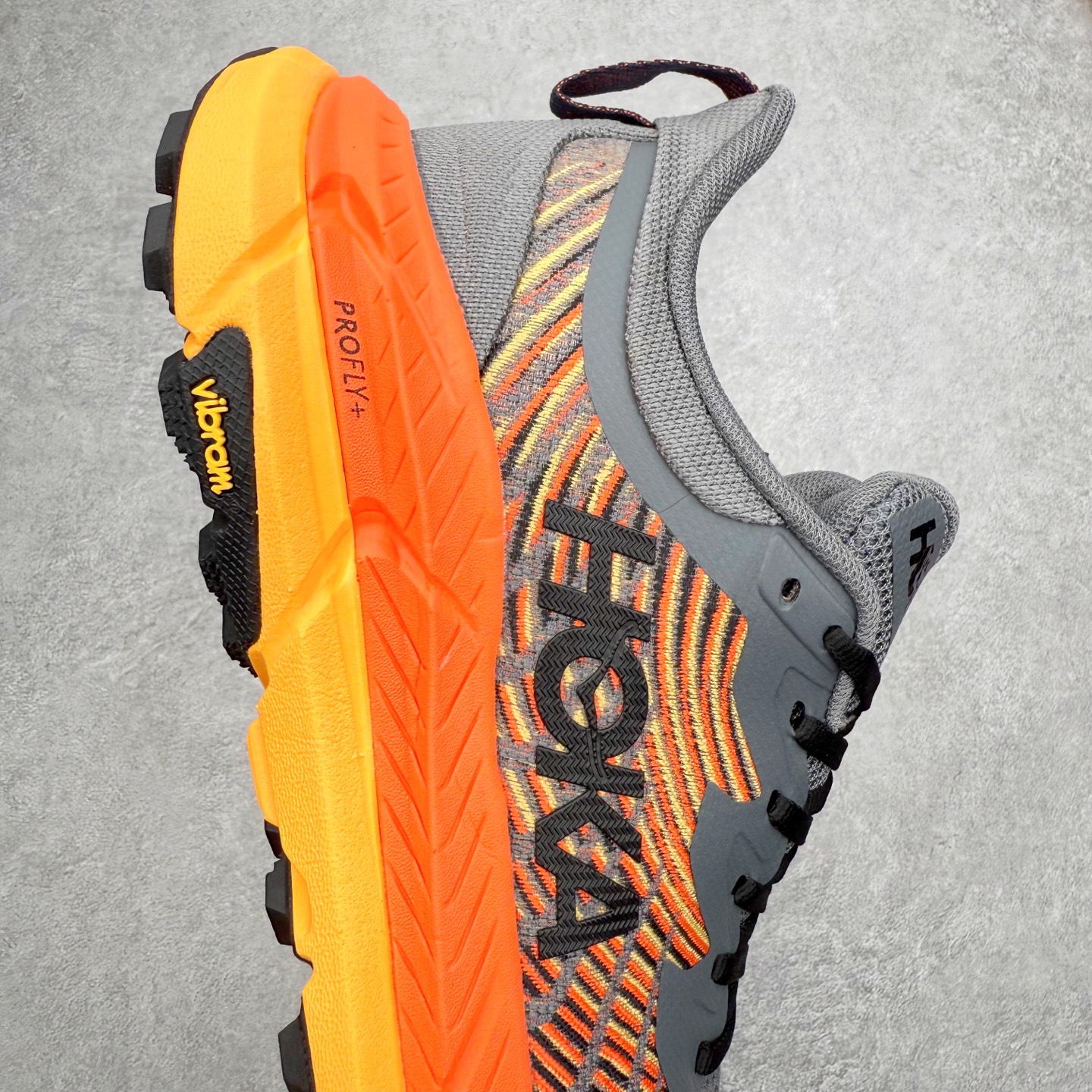 图片[6]-HOKA ONE ONE Mafate Speed 4 飞速玛法特4代系列低帮轻量户外越野休闲运动慢跑鞋 HOKA ONE ONE是来自美国的跑步鞋知名品牌，创立于2009年，始终致力于为所有跑者提供更新、更好的跑步装备。相比常规跑鞋，HOKA ONE ONE特别研发使用性能独特的几何形跑鞋中底，此种鞋底更厚、更高、回弹性也更好，除了卓越的缓冲性能，它还能为各种阶段的跑者带来更具动感、更加稳定的跑步体验。HOKAONE ONE从设计之初就清楚意识到，要保证跑者步幅的均匀一致，双脚自然而然的运动至关重要。尺码：36 36.5 37.5 38 39 40 40.5 41 42 42.5 43 44 45 46-选品中心