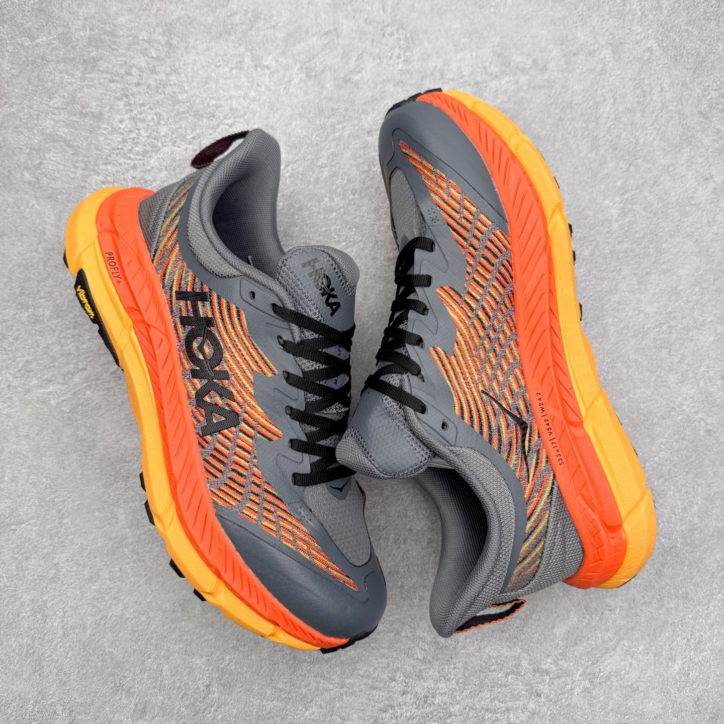 图片[3]-HOKA ONE ONE Mafate Speed 4 飞速玛法特4代系列低帮轻量户外越野休闲运动慢跑鞋 HOKA ONE ONE是来自美国的跑步鞋知名品牌，创立于2009年，始终致力于为所有跑者提供更新、更好的跑步装备。相比常规跑鞋，HOKA ONE ONE特别研发使用性能独特的几何形跑鞋中底，此种鞋底更厚、更高、回弹性也更好，除了卓越的缓冲性能，它还能为各种阶段的跑者带来更具动感、更加稳定的跑步体验。HOKAONE ONE从设计之初就清楚意识到，要保证跑者步幅的均匀一致，双脚自然而然的运动至关重要。尺码：36 36.5 37.5 38 39 40 40.5 41 42 42.5 43 44 45 46-选品中心