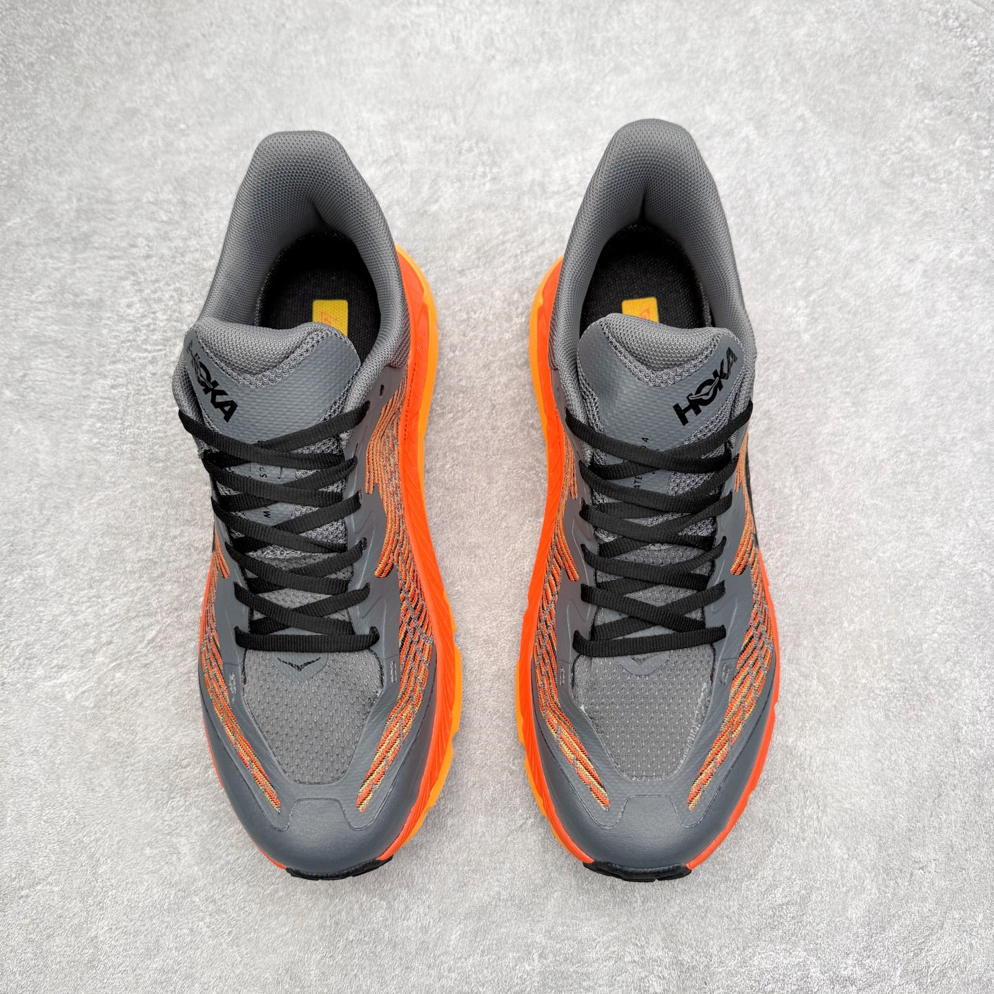 图片[2]-HOKA ONE ONE Mafate Speed 4 飞速玛法特4代系列低帮轻量户外越野休闲运动慢跑鞋 HOKA ONE ONE是来自美国的跑步鞋知名品牌，创立于2009年，始终致力于为所有跑者提供更新、更好的跑步装备。相比常规跑鞋，HOKA ONE ONE特别研发使用性能独特的几何形跑鞋中底，此种鞋底更厚、更高、回弹性也更好，除了卓越的缓冲性能，它还能为各种阶段的跑者带来更具动感、更加稳定的跑步体验。HOKAONE ONE从设计之初就清楚意识到，要保证跑者步幅的均匀一致，双脚自然而然的运动至关重要。尺码：36 36.5 37.5 38 39 40 40.5 41 42 42.5 43 44 45 46-选品中心