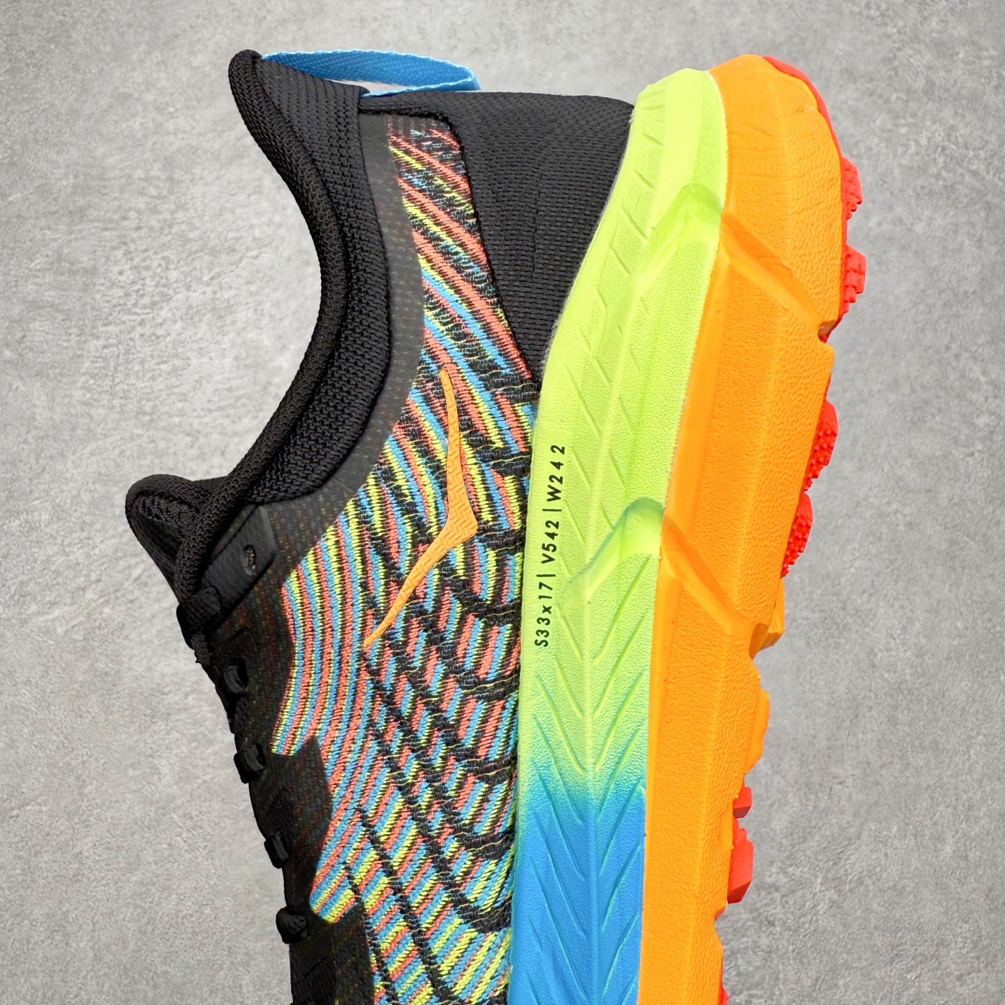 图片[7]-HOKA ONE ONE Mafate Speed 4 飞速玛法特4代系列低帮轻量户外越野休闲运动慢跑鞋 HOKA ONE ONE是来自美国的跑步鞋知名品牌，创立于2009年，始终致力于为所有跑者提供更新、更好的跑步装备。相比常规跑鞋，HOKA ONE ONE特别研发使用性能独特的几何形跑鞋中底，此种鞋底更厚、更高、回弹性也更好，除了卓越的缓冲性能，它还能为各种阶段的跑者带来更具动感、更加稳定的跑步体验。HOKAONE ONE从设计之初就清楚意识到，要保证跑者步幅的均匀一致，双脚自然而然的运动至关重要。尺码：36 36.5 37.5 38 39 40 40.5 41 42 42.5 43 44 45 46-选品中心