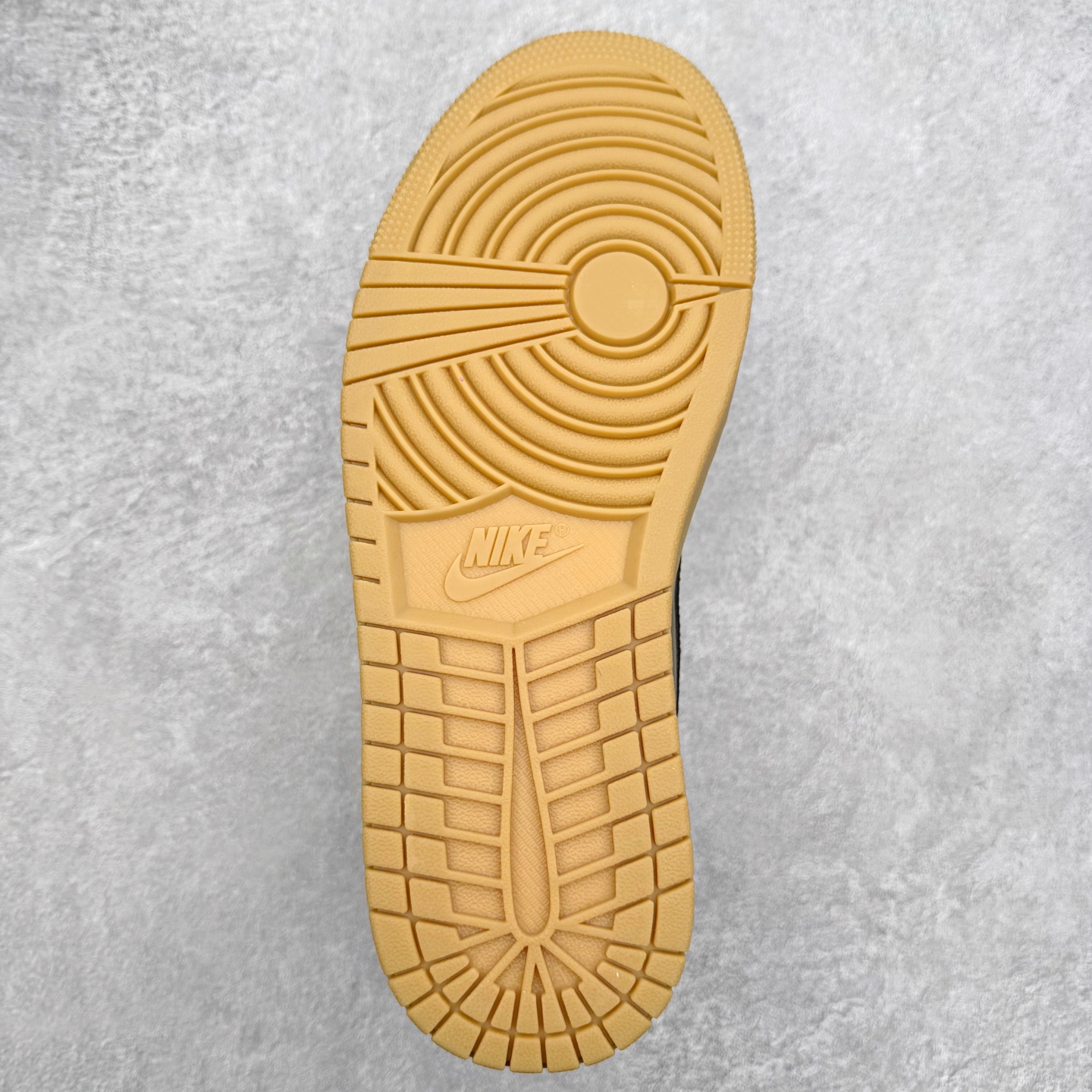 图片[9]-＃K版 Air Jordan AJ1 Low 低帮 IR0840-325 全新流水线出品 DT版本唯一平替选择 市场第二梯队最强版 全部原鞋开发 原楦原纸板开发 全鞋电脑针车 原厂内置全掌气垫 原盒内在原标 唯一Zp原版鞋带绑法 免检产品 全新2022版型 全头层皮料 完美零毛边处理 原厂配置全掌气垫 价格定位良心 几十个配色陆续出货 实拍调校N版已经零色差零失真 百分百还原实物色彩所见即所得 不存在货不对板色差等低级问题 选购参考实物拍摄 不混卖不参货 只用心做好货严格选品 承诺混一赔十 尺码：36 36.5 37.5 38 38.5 39 40 40.5 41 42 42.5 43 44 44.5 45-选品中心