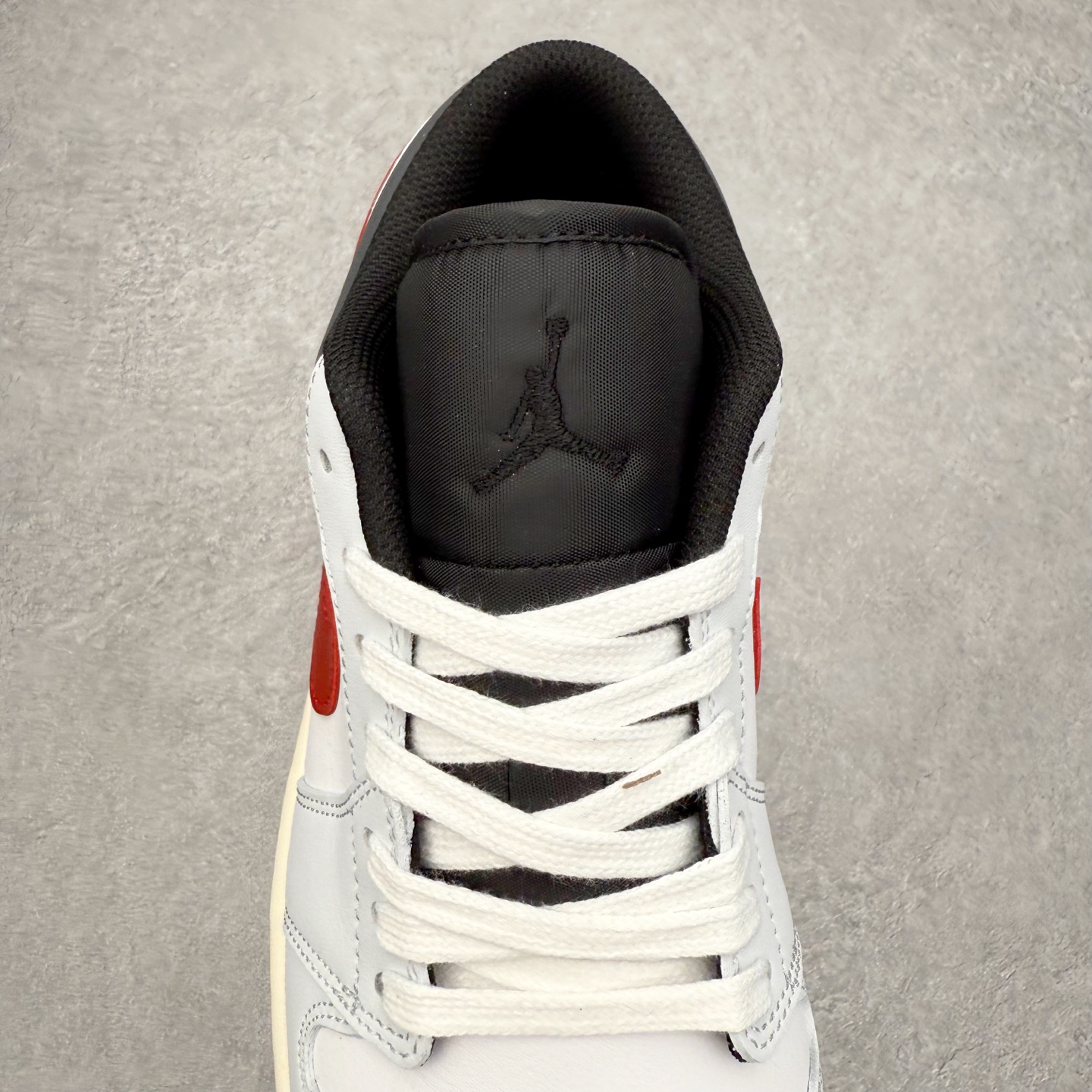 图片[5]-＃K版 Air Jordan AJ1 Low 低帮 553558-081 全新流水线出品 DT版本唯一平替选择 市场第二梯队最强版 全部原鞋开发 原楦原纸板开发 全鞋电脑针车 原厂内置全掌气垫 原盒内在原标 唯一Zp原版鞋带绑法 免检产品 全新2022版型 全头层皮料 完美零毛边处理 原厂配置全掌气垫 价格定位良心 几十个配色陆续出货 实拍调校N版已经零色差零失真 百分百还原实物色彩所见即所得 不存在货不对板色差等低级问题 选购参考实物拍摄 不混卖不参货 只用心做好货严格选品 承诺混一赔十 尺码：36 36.5 37.5 38 38.5 39 40 40.5 41 42 42.5 43 44 44.5 45-选品中心