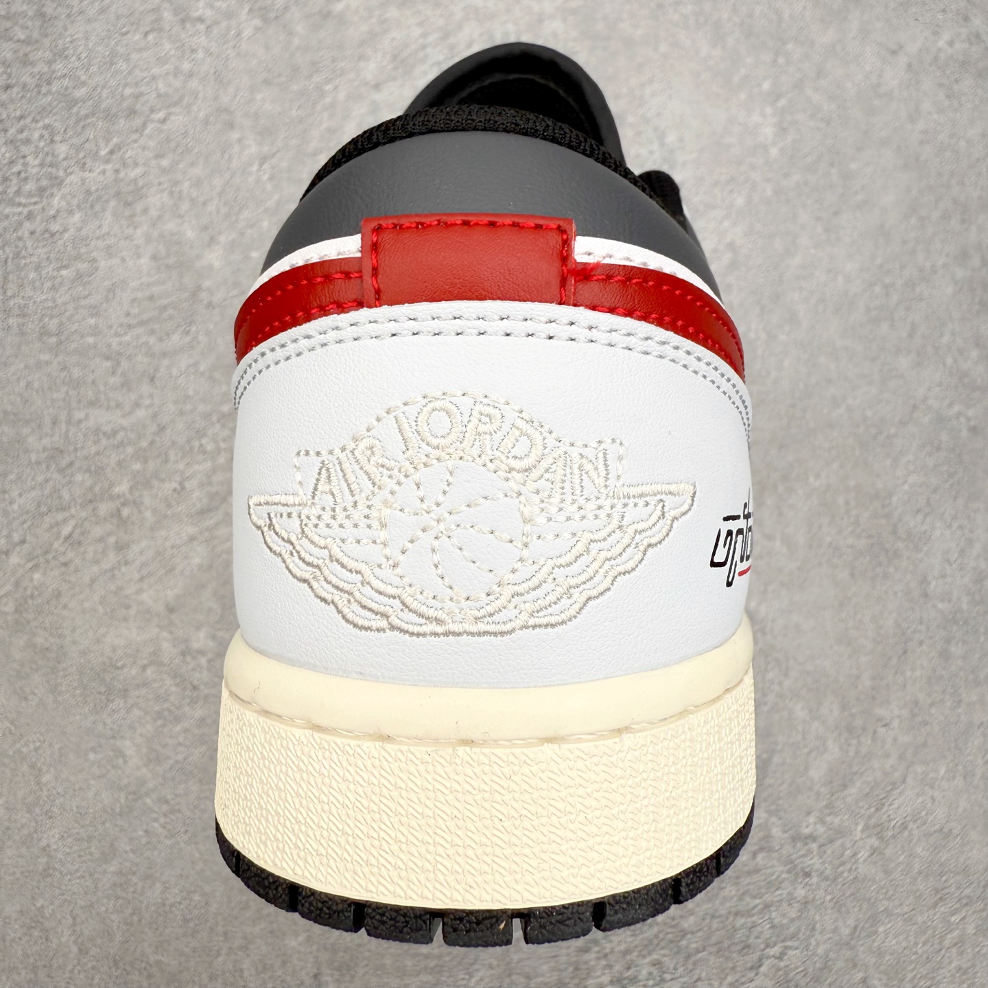 图片[8]-＃K版 Air Jordan AJ1 Low 低帮 553558-081 全新流水线出品 DT版本唯一平替选择 市场第二梯队最强版 全部原鞋开发 原楦原纸板开发 全鞋电脑针车 原厂内置全掌气垫 原盒内在原标 唯一Zp原版鞋带绑法 免检产品 全新2022版型 全头层皮料 完美零毛边处理 原厂配置全掌气垫 价格定位良心 几十个配色陆续出货 实拍调校N版已经零色差零失真 百分百还原实物色彩所见即所得 不存在货不对板色差等低级问题 选购参考实物拍摄 不混卖不参货 只用心做好货严格选品 承诺混一赔十 尺码：36 36.5 37.5 38 38.5 39 40 40.5 41 42 42.5 43 44 44.5 45-选品中心