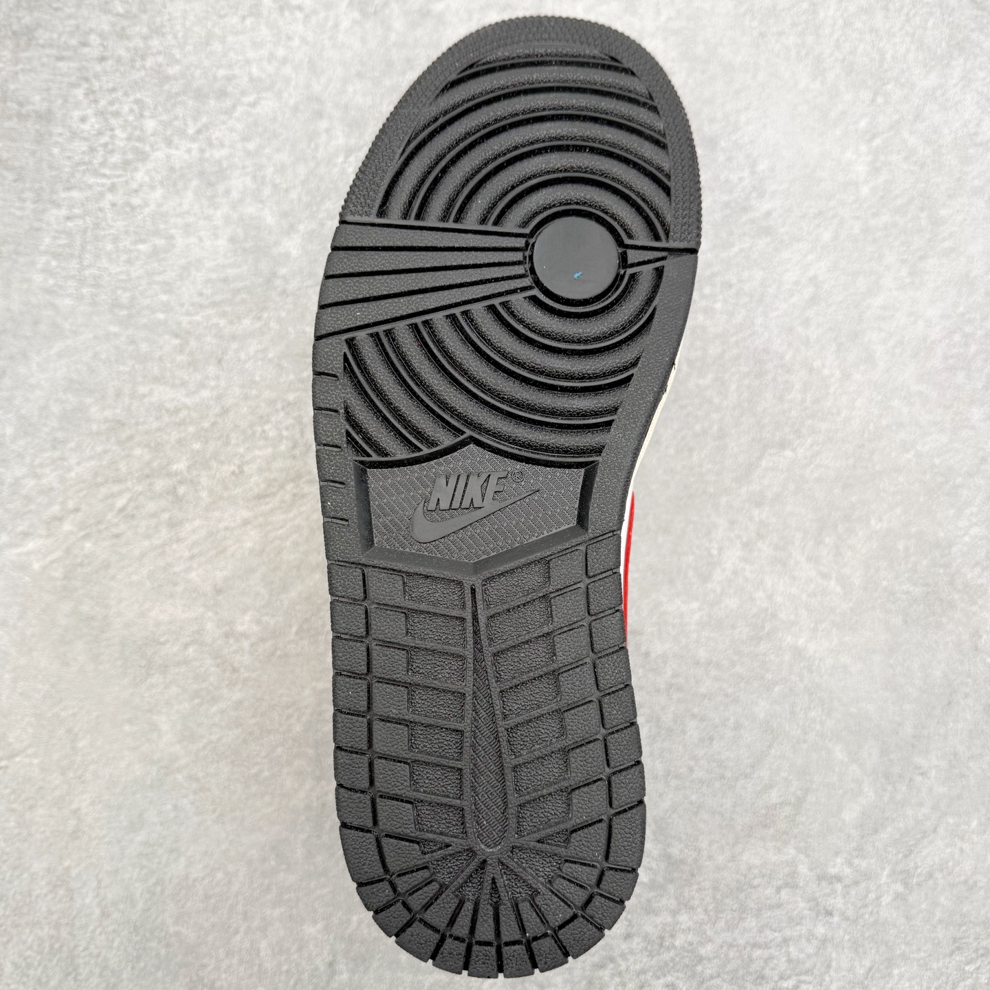 图片[9]-＃K版 Air Jordan AJ1 Low 低帮 553558-081 全新流水线出品 DT版本唯一平替选择 市场第二梯队最强版 全部原鞋开发 原楦原纸板开发 全鞋电脑针车 原厂内置全掌气垫 原盒内在原标 唯一Zp原版鞋带绑法 免检产品 全新2022版型 全头层皮料 完美零毛边处理 原厂配置全掌气垫 价格定位良心 几十个配色陆续出货 实拍调校N版已经零色差零失真 百分百还原实物色彩所见即所得 不存在货不对板色差等低级问题 选购参考实物拍摄 不混卖不参货 只用心做好货严格选品 承诺混一赔十 尺码：36 36.5 37.5 38 38.5 39 40 40.5 41 42 42.5 43 44 44.5 45-选品中心