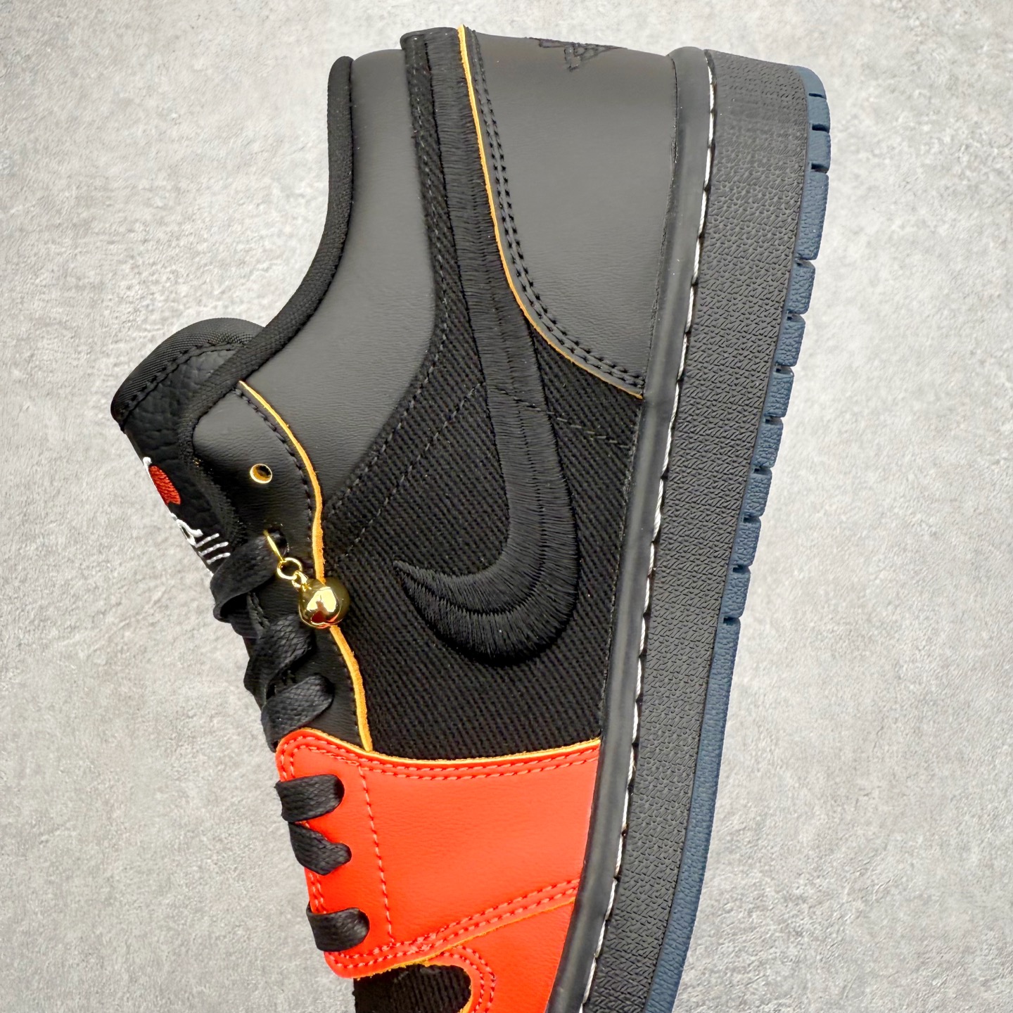 图片[7]-＃K版 Air Jordan AJ1 Low 低帮 IQ3460-010 全新流水线出品 DT版本唯一平替选择 市场第二梯队最强版 全部原鞋开发 原楦原纸板开发 全鞋电脑针车 原厂内置全掌气垫 原盒内在原标 唯一Zp原版鞋带绑法 免检产品 全新2022版型 全头层皮料 完美零毛边处理 原厂配置全掌气垫 价格定位良心 几十个配色陆续出货 实拍调校N版已经零色差零失真 百分百还原实物色彩所见即所得 不存在货不对板色差等低级问题 选购参考实物拍摄 不混卖不参货 只用心做好货严格选品 承诺混一赔十 尺码：36 36.5 37.5 38 38.5 39 40 40.5 41 42 42.5 43 44 44.5 45-选品中心