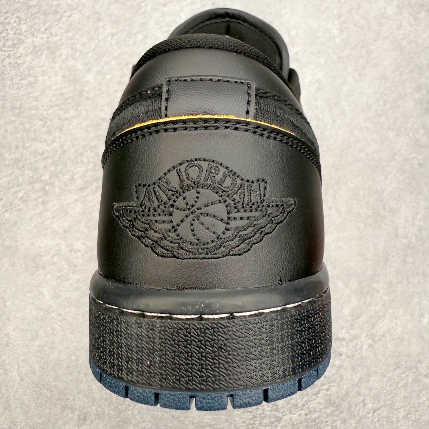 图片[8]-＃K版 Air Jordan AJ1 Low 低帮 IQ3460-010 全新流水线出品 DT版本唯一平替选择 市场第二梯队最强版 全部原鞋开发 原楦原纸板开发 全鞋电脑针车 原厂内置全掌气垫 原盒内在原标 唯一Zp原版鞋带绑法 免检产品 全新2022版型 全头层皮料 完美零毛边处理 原厂配置全掌气垫 价格定位良心 几十个配色陆续出货 实拍调校N版已经零色差零失真 百分百还原实物色彩所见即所得 不存在货不对板色差等低级问题 选购参考实物拍摄 不混卖不参货 只用心做好货严格选品 承诺混一赔十 尺码：36 36.5 37.5 38 38.5 39 40 40.5 41 42 42.5 43 44 44.5 45-选品中心