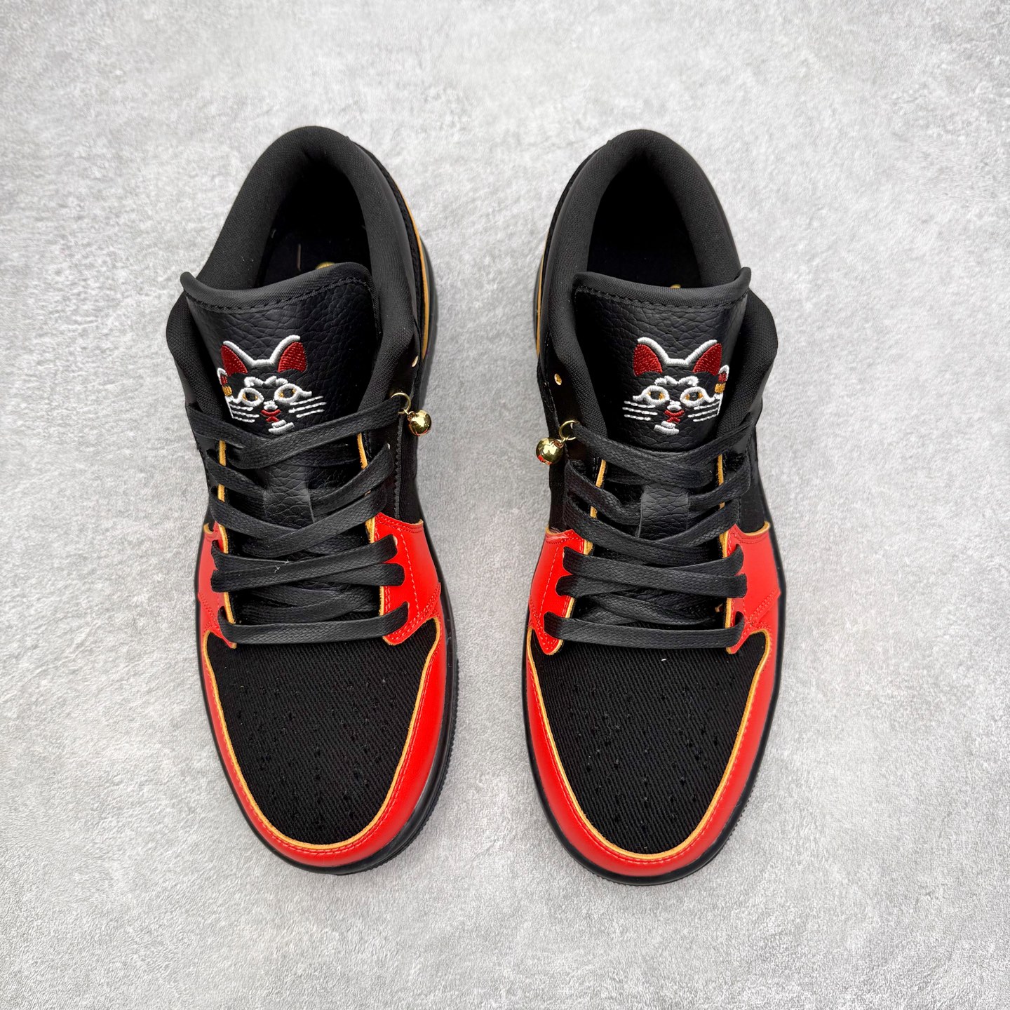 图片[2]-＃K版 Air Jordan AJ1 Low 低帮 IQ3460-010 全新流水线出品 DT版本唯一平替选择 市场第二梯队最强版 全部原鞋开发 原楦原纸板开发 全鞋电脑针车 原厂内置全掌气垫 原盒内在原标 唯一Zp原版鞋带绑法 免检产品 全新2022版型 全头层皮料 完美零毛边处理 原厂配置全掌气垫 价格定位良心 几十个配色陆续出货 实拍调校N版已经零色差零失真 百分百还原实物色彩所见即所得 不存在货不对板色差等低级问题 选购参考实物拍摄 不混卖不参货 只用心做好货严格选品 承诺混一赔十 尺码：36 36.5 37.5 38 38.5 39 40 40.5 41 42 42.5 43 44 44.5 45-选品中心