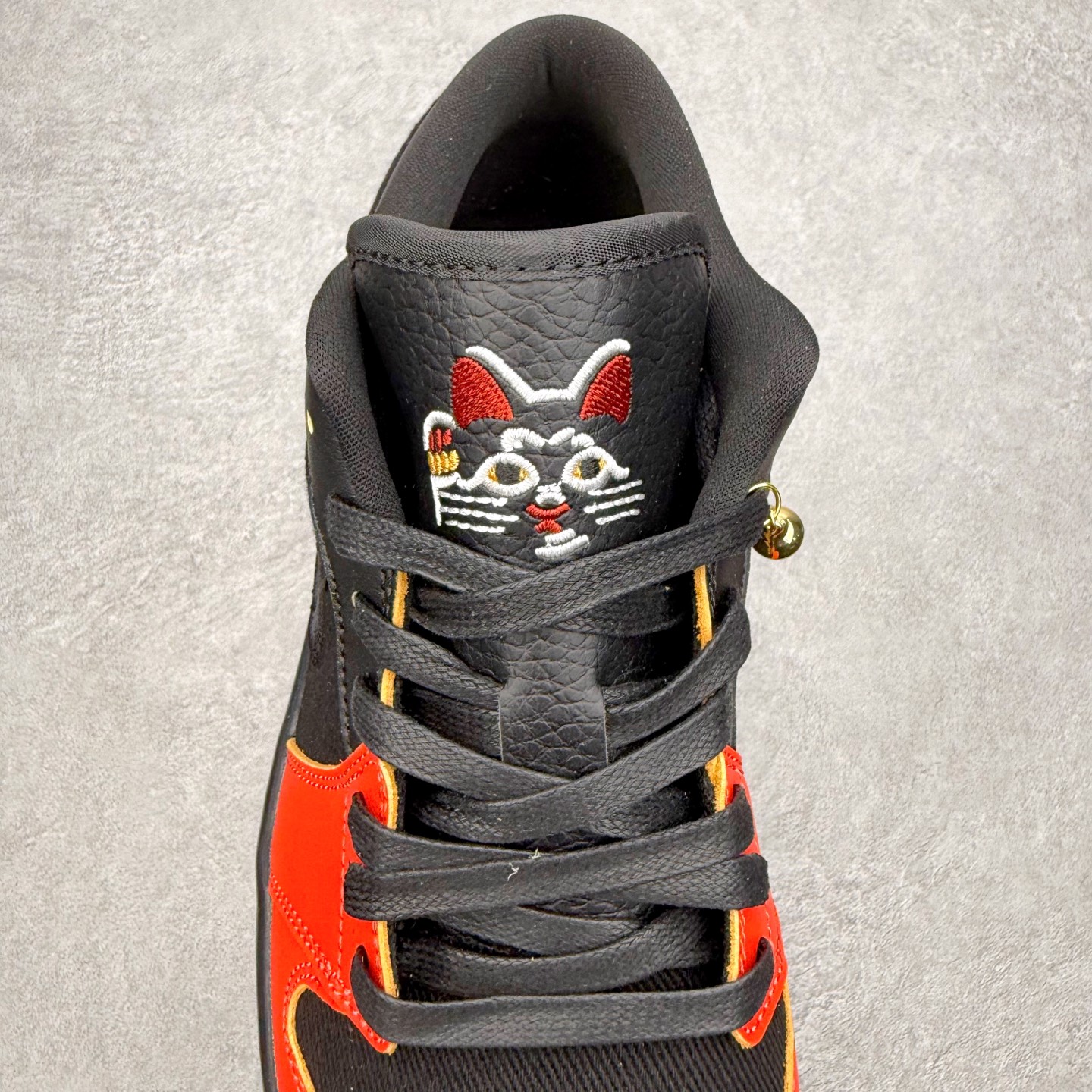 图片[5]-＃K版 Air Jordan AJ1 Low 低帮 IQ3460-010 全新流水线出品 DT版本唯一平替选择 市场第二梯队最强版 全部原鞋开发 原楦原纸板开发 全鞋电脑针车 原厂内置全掌气垫 原盒内在原标 唯一Zp原版鞋带绑法 免检产品 全新2022版型 全头层皮料 完美零毛边处理 原厂配置全掌气垫 价格定位良心 几十个配色陆续出货 实拍调校N版已经零色差零失真 百分百还原实物色彩所见即所得 不存在货不对板色差等低级问题 选购参考实物拍摄 不混卖不参货 只用心做好货严格选品 承诺混一赔十 尺码：36 36.5 37.5 38 38.5 39 40 40.5 41 42 42.5 43 44 44.5 45-选品中心