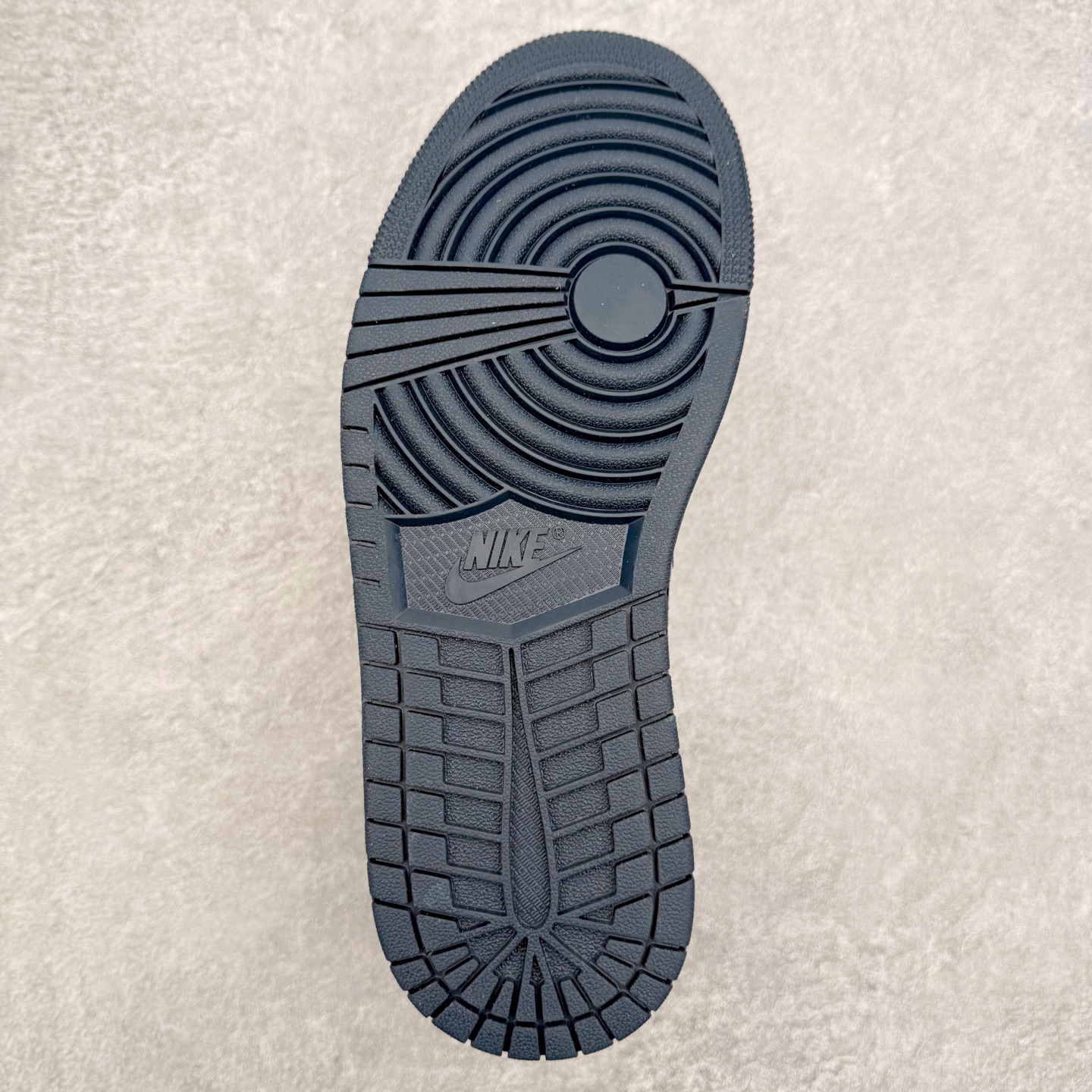 图片[9]-＃K版 Air Jordan AJ1 Low 低帮 IQ3460-010 全新流水线出品 DT版本唯一平替选择 市场第二梯队最强版 全部原鞋开发 原楦原纸板开发 全鞋电脑针车 原厂内置全掌气垫 原盒内在原标 唯一Zp原版鞋带绑法 免检产品 全新2022版型 全头层皮料 完美零毛边处理 原厂配置全掌气垫 价格定位良心 几十个配色陆续出货 实拍调校N版已经零色差零失真 百分百还原实物色彩所见即所得 不存在货不对板色差等低级问题 选购参考实物拍摄 不混卖不参货 只用心做好货严格选品 承诺混一赔十 尺码：36 36.5 37.5 38 38.5 39 40 40.5 41 42 42.5 43 44 44.5 45-选品中心