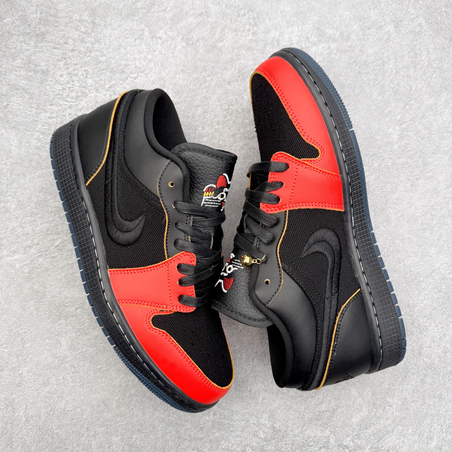 图片[3]-＃K版 Air Jordan AJ1 Low 低帮 IQ3460-010 全新流水线出品 DT版本唯一平替选择 市场第二梯队最强版 全部原鞋开发 原楦原纸板开发 全鞋电脑针车 原厂内置全掌气垫 原盒内在原标 唯一Zp原版鞋带绑法 免检产品 全新2022版型 全头层皮料 完美零毛边处理 原厂配置全掌气垫 价格定位良心 几十个配色陆续出货 实拍调校N版已经零色差零失真 百分百还原实物色彩所见即所得 不存在货不对板色差等低级问题 选购参考实物拍摄 不混卖不参货 只用心做好货严格选品 承诺混一赔十 尺码：36 36.5 37.5 38 38.5 39 40 40.5 41 42 42.5 43 44 44.5 45-选品中心