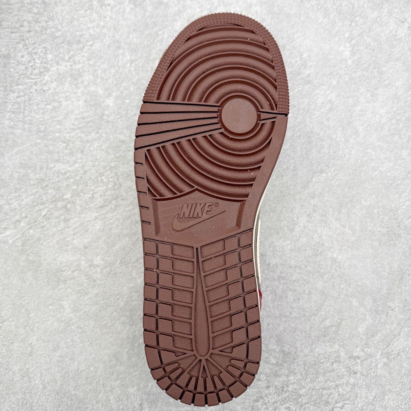 图片[9]-＃K版 Air Jordan AJ1 Low 低帮 IR7600-211 全新流水线出品 DT版本唯一平替选择 市场第二梯队最强版 全部原鞋开发 原楦原纸板开发 全鞋电脑针车 原厂内置全掌气垫 原盒内在原标 唯一Zp原版鞋带绑法 免检产品 全新2022版型 全头层皮料 完美零毛边处理 原厂配置全掌气垫 价格定位良心 几十个配色陆续出货 实拍调校N版已经零色差零失真 百分百还原实物色彩所见即所得 不存在货不对板色差等低级问题 选购参考实物拍摄 不混卖不参货 只用心做好货严格选品 承诺混一赔十 尺码：36 36.5 37.5 38 38.5 39 40 40.5 41 42 42.5 43 44 44.5 45-选品中心