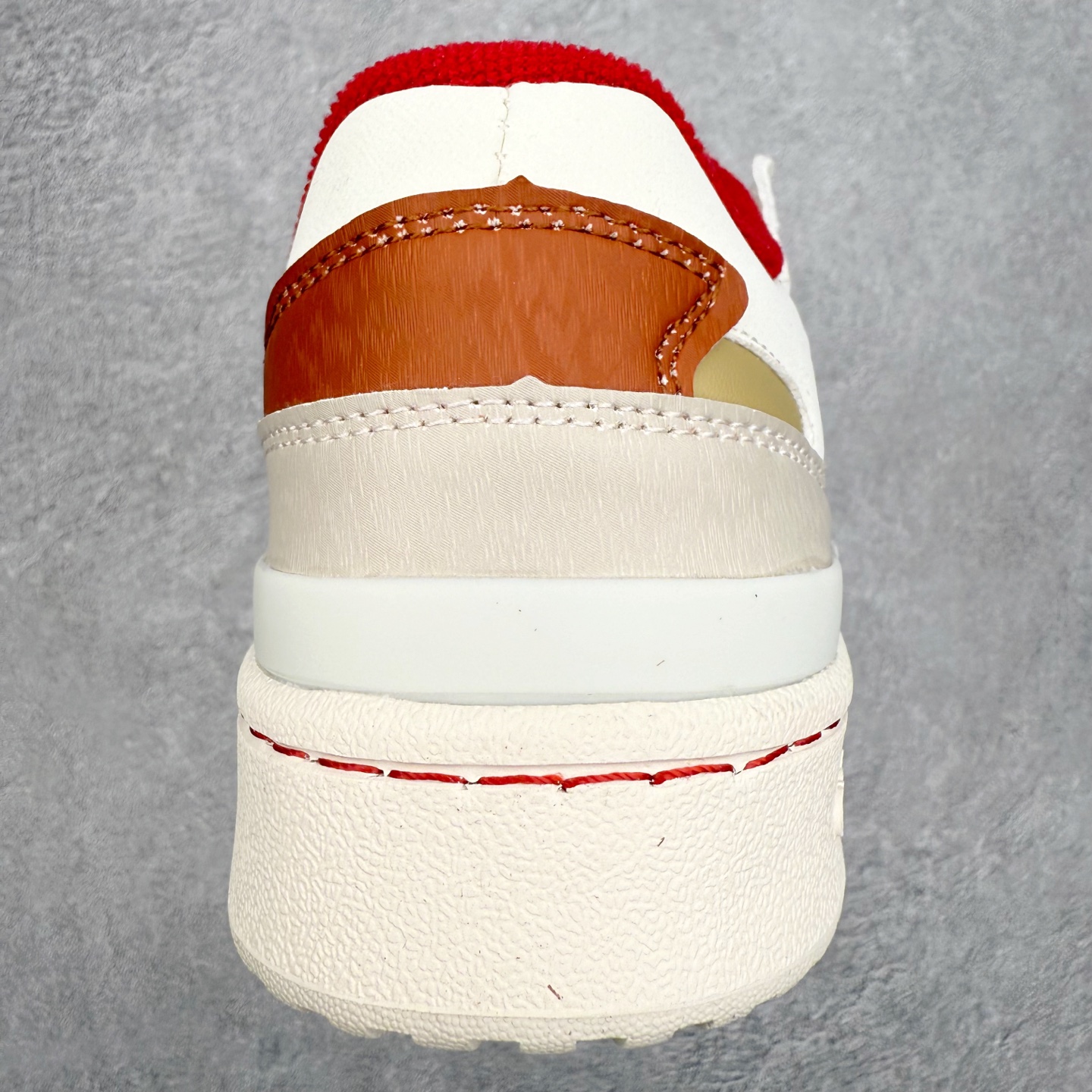 图片[8]-AD Forum 84 Low OG 低帮百搭潮流休闲运动板鞋 KJ8751 以复古篮球鞋的外形为基础 采用皮革拼接 简约百搭 更加贴合舒适 中底内侧网格造型起到点睛之笔 外底橡胶 更显复古 尺码：36 36.5 37.5 38 38.5 39 40 40.5 41 42 42.5 43 44 44.5 45-选品中心