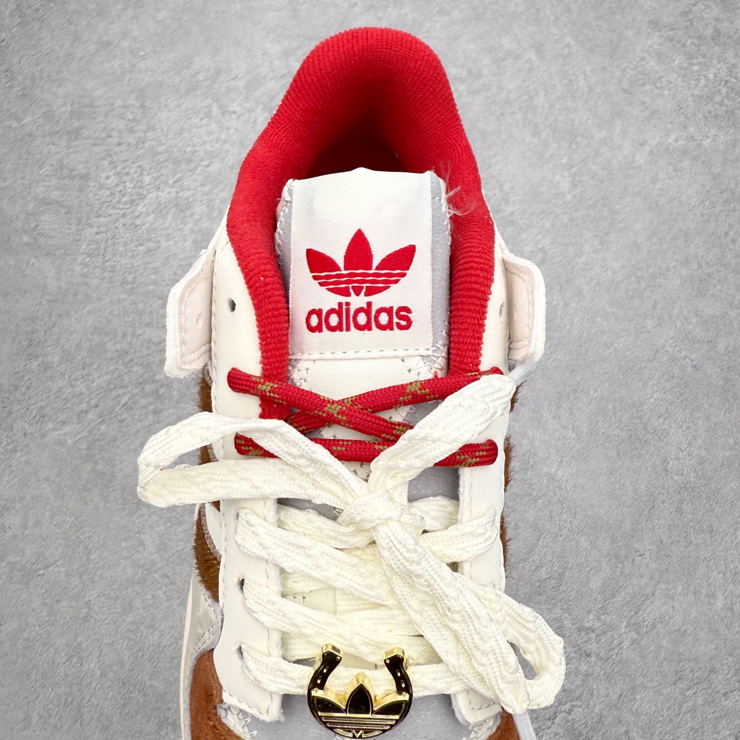 图片[5]-AD Forum 84 Low OG 低帮百搭潮流休闲运动板鞋 KJ8751 以复古篮球鞋的外形为基础 采用皮革拼接 简约百搭 更加贴合舒适 中底内侧网格造型起到点睛之笔 外底橡胶 更显复古 尺码：36 36.5 37.5 38 38.5 39 40 40.5 41 42 42.5 43 44 44.5 45-选品中心