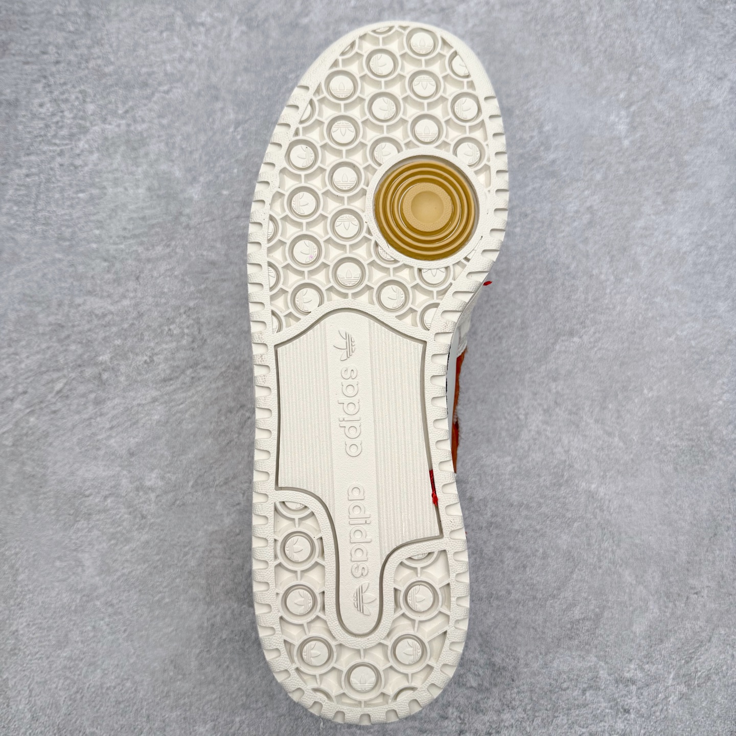 图片[9]-AD Forum 84 Low OG 低帮百搭潮流休闲运动板鞋 KJ8751 以复古篮球鞋的外形为基础 采用皮革拼接 简约百搭 更加贴合舒适 中底内侧网格造型起到点睛之笔 外底橡胶 更显复古 尺码：36 36.5 37.5 38 38.5 39 40 40.5 41 42 42.5 43 44 44.5 45-选品中心