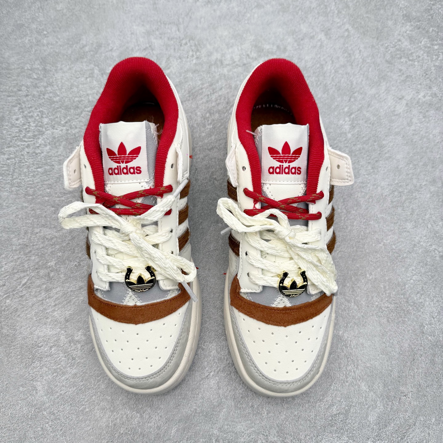 图片[2]-AD Forum 84 Low OG 低帮百搭潮流休闲运动板鞋 KJ8751 以复古篮球鞋的外形为基础 采用皮革拼接 简约百搭 更加贴合舒适 中底内侧网格造型起到点睛之笔 外底橡胶 更显复古 尺码：36 36.5 37.5 38 38.5 39 40 40.5 41 42 42.5 43 44 44.5 45-选品中心