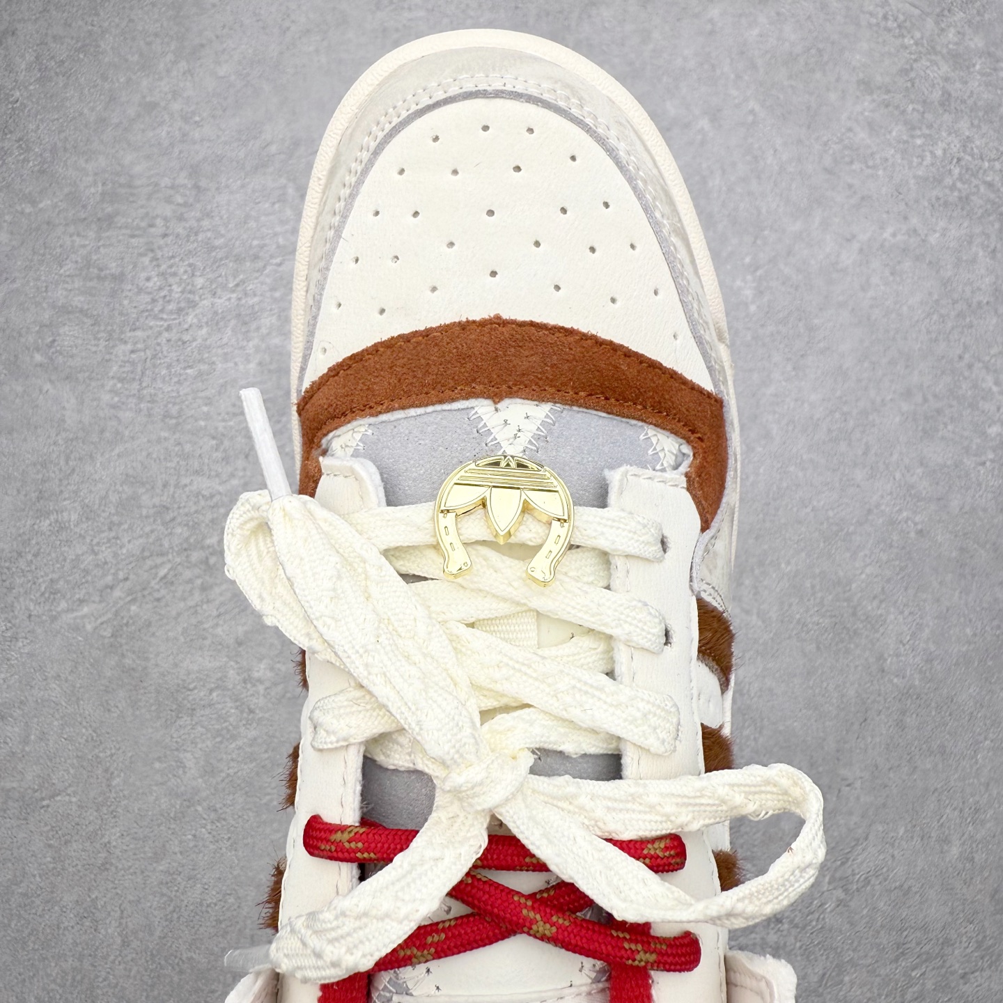 图片[4]-AD Forum 84 Low OG 低帮百搭潮流休闲运动板鞋 KJ8751 以复古篮球鞋的外形为基础 采用皮革拼接 简约百搭 更加贴合舒适 中底内侧网格造型起到点睛之笔 外底橡胶 更显复古 尺码：36 36.5 37.5 38 38.5 39 40 40.5 41 42 42.5 43 44 44.5 45-选品中心