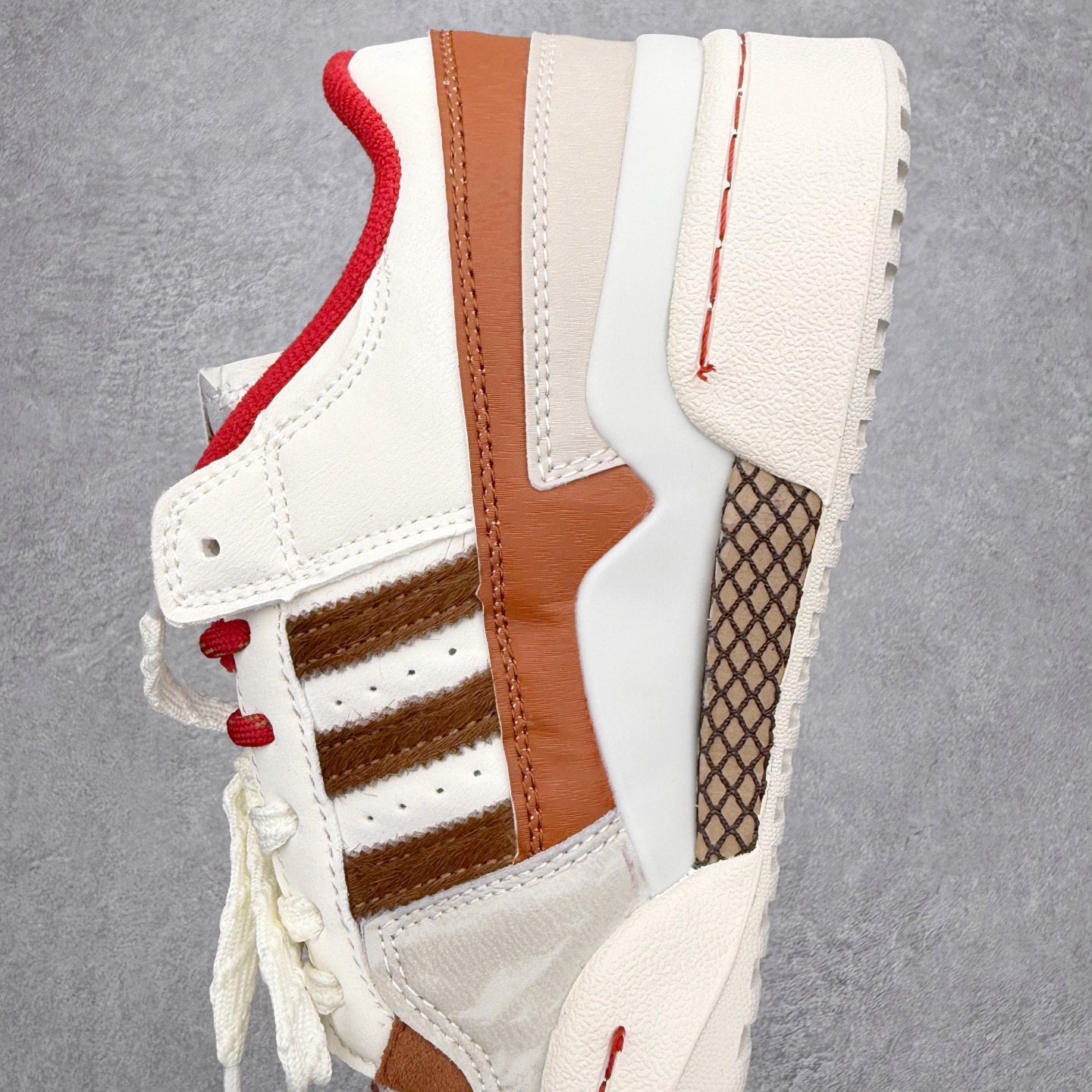 图片[7]-AD Forum 84 Low OG 低帮百搭潮流休闲运动板鞋 KJ8751 以复古篮球鞋的外形为基础 采用皮革拼接 简约百搭 更加贴合舒适 中底内侧网格造型起到点睛之笔 外底橡胶 更显复古 尺码：36 36.5 37.5 38 38.5 39 40 40.5 41 42 42.5 43 44 44.5 45-选品中心