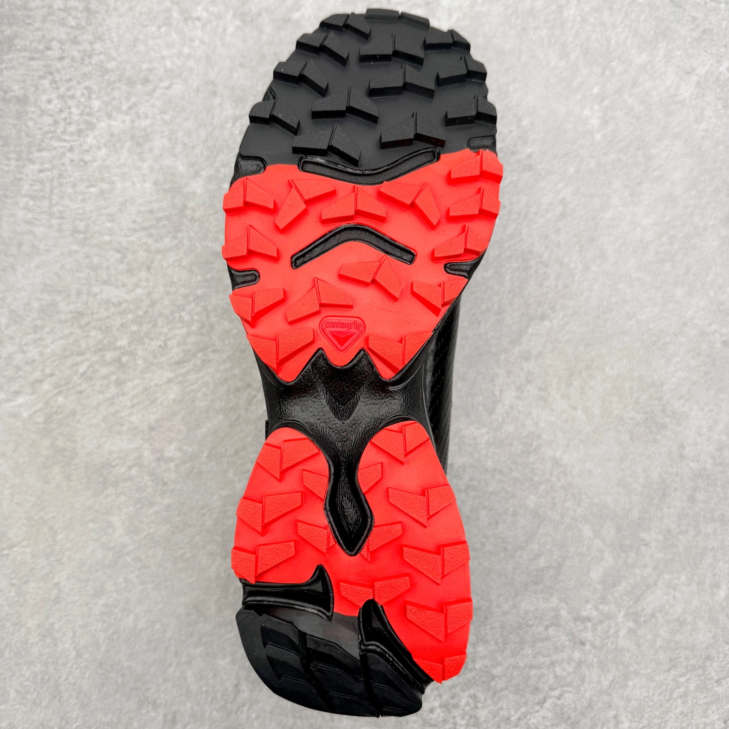 图片[9]-＃GD Salomon XT-4 OG Advanced 萨洛蒙系列低帮城市越野机能透气休闲运动鞋 马年限定黑红 鞋舌处附有迷你网眼袋收纳鞋绳以及下方的多色 Logo 标签 接着搭载奶油色 ACS 技术中底以及金色 TPU 塑料部件提升鞋款耐用性 中底与鞋面之间饰有海蓝色条状细节有效增添鞋款层次 最后应用黑色 Contragrip Chevron 外底完成鞋款设计 这次配色颇为高调 两款配色均以绚丽的渐变设计呈现 一款以粉紫渐变主打 另一款以黄绿渐变呈现 视觉效果相当吸睛 鞋面的使用玻璃纤维覆盖物加固 并通过细绳扣系带系统进行锁定 Salomon 的品牌logo 出现在脚后跟和前掌部位 中底虽然偏薄 但非常耐用 与模压塑料ACS 框架以及致密AC2 Muscle 鞋底单元结合 能够提供出色的支撑力和缓冲性 尺码：36 36.5 37.5 38 38.5 39 40 40.5 41 42 42.5 43 44 44.5 45-选品中心