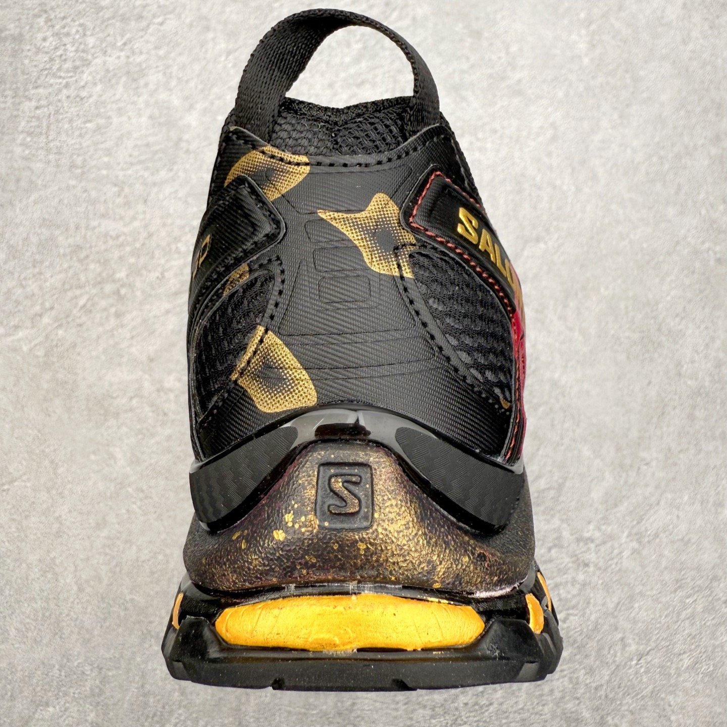 图片[8]-＃XS SALOMON XA Pro 3D ADV 萨洛蒙潮流越野机能户外功能鞋 马年限定配色 基于市场现有版本全新升级调整改良 现阶段市场最强产物 全新主色陆续出货 大底描漆工整零瑕疵 鞋头定型弧度完 纯原外贸平台特供订单 耗时半年巨作 全套原纸板楦头开发 原厂特供网布配套加持 确保原汁原味 完美呈现版型 原档数据独家私模五层组合大底 原装Ortholite轻量化鞋垫 中底布带钢印编号 原厂TPU锁扣 进口港宝加持 后跟自然饱满 还原公司包裹性 鞋面采用SENSIFT贴合技术 全方位贴合包裹脚型 鞋跟部鞋底牵引设计 提供强大的抓地性能 更适应野外崎岖不平的道路 其3D ADVANCED CHASSIS底盘 材料轻量大化 钉齿设计更具稳定性 防护性 鞋底易磨损区运用CONTAGRIP高耐磨材料 应对城市硬质路面长距离跑考验 尺码：36 36.5 37.5 38 38.5 39 40 40.5 41 42 42.5 43 44 44.5 45 46-选品中心