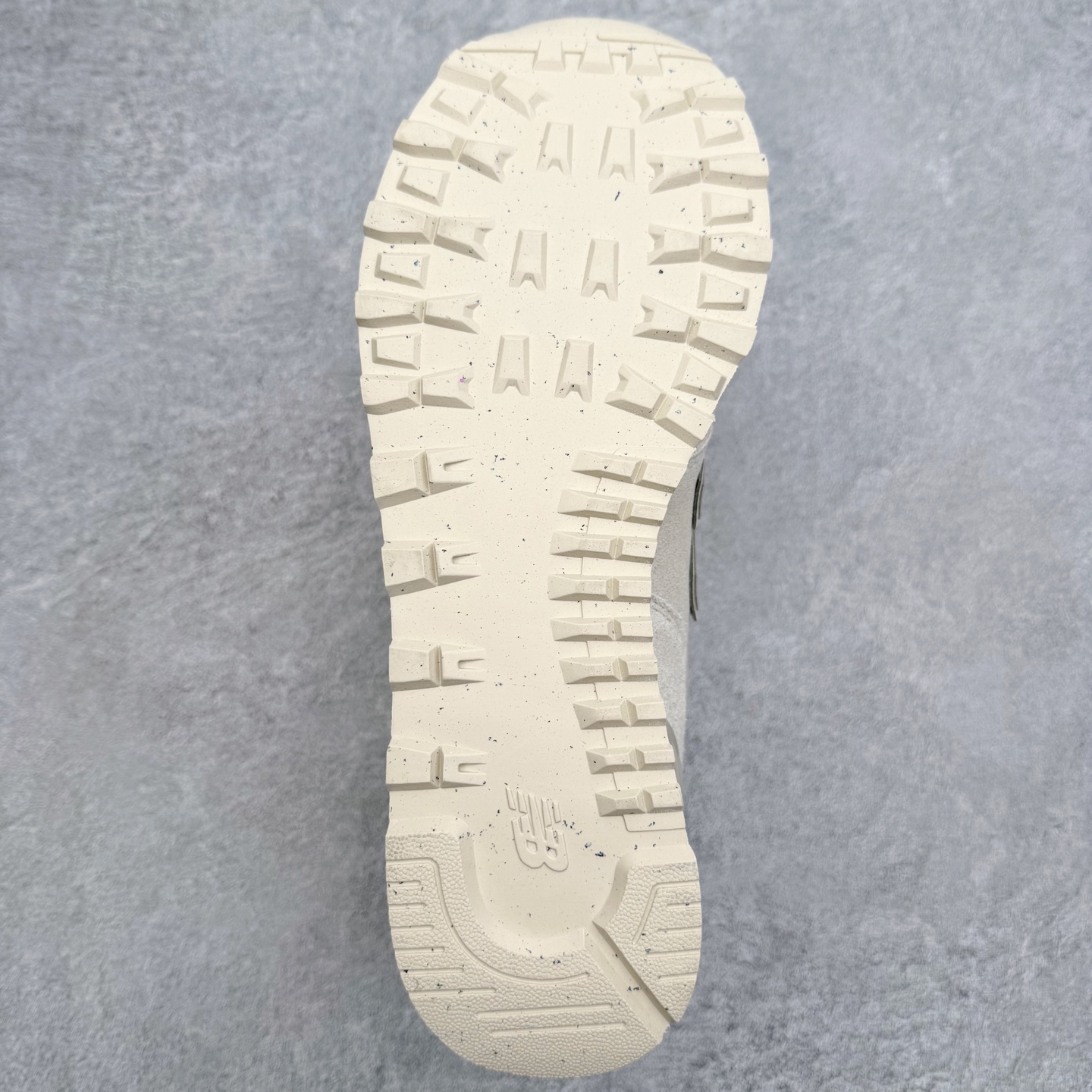 图片[9]-＃纯原 New Balance NB574 新百伦系列复古运动跑鞋 材质细节鞋标处理与正品无差 原版楦型 高弹EVA大底 鞋垫 还原正品脚感 完美走线 ENCAP减震中底 尺码：36 37 37.5 38 38.5 39.5 40 40.5 41.5 42 42.5 43 44 45-选品中心